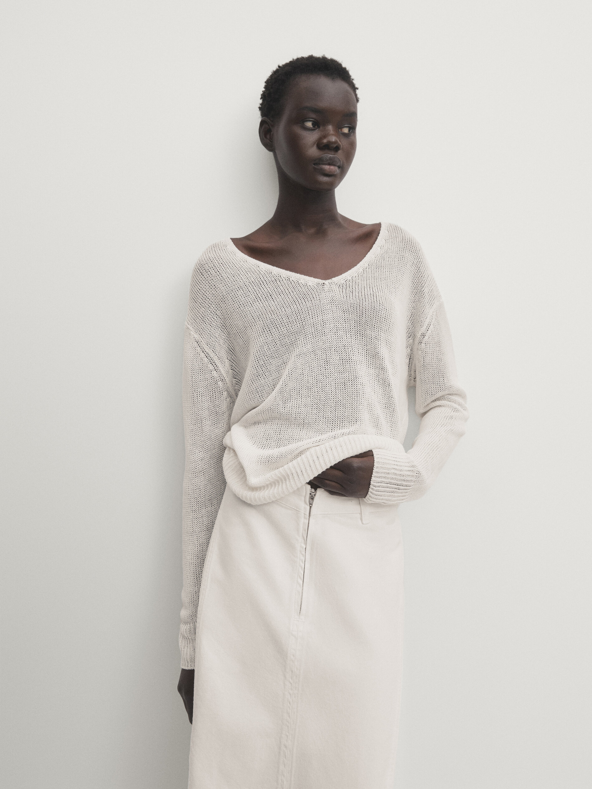 Massimo Dutti Strickpullover Aus Reinem Leinen Mit V-ausschnitt In Gebrochen Weiss
