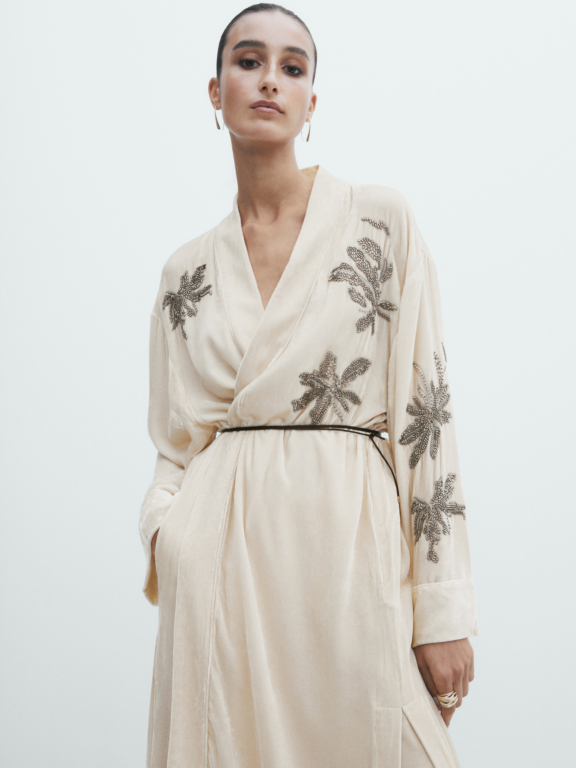Velvet kimono with embroidered detail · Beige · Blazers Massimo Dutti