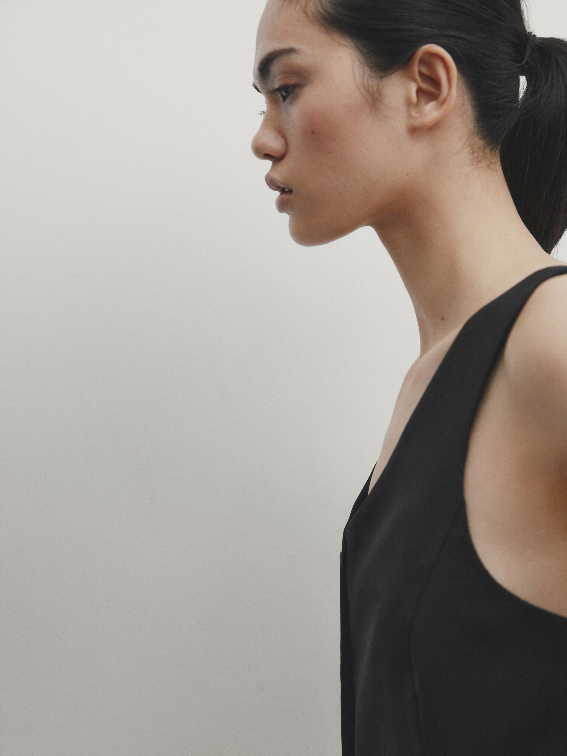 Massimo Dutti Kurze Weste Mit Detail Am Ausschnitt In Schwarz