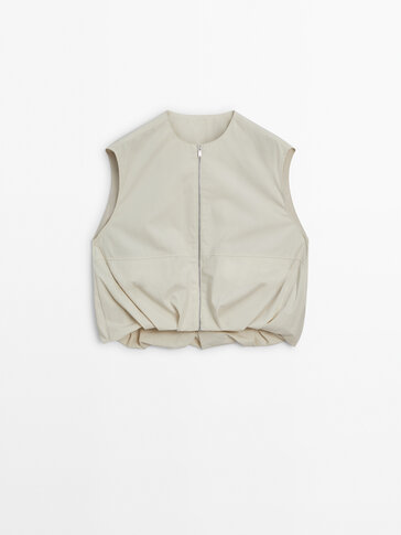 Utility vest with pockets