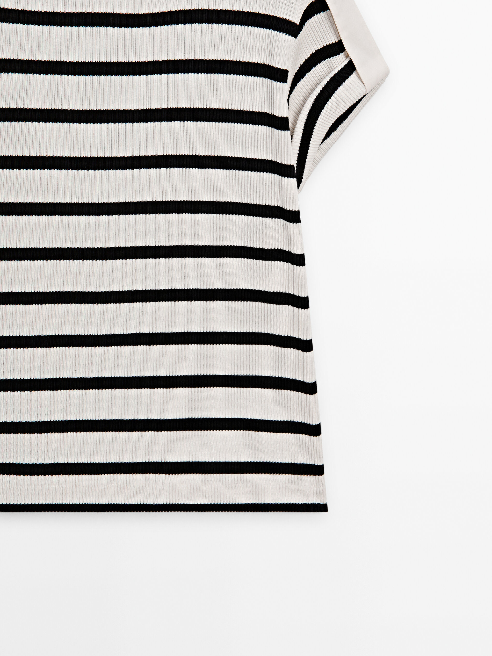 t shirt black and white striped