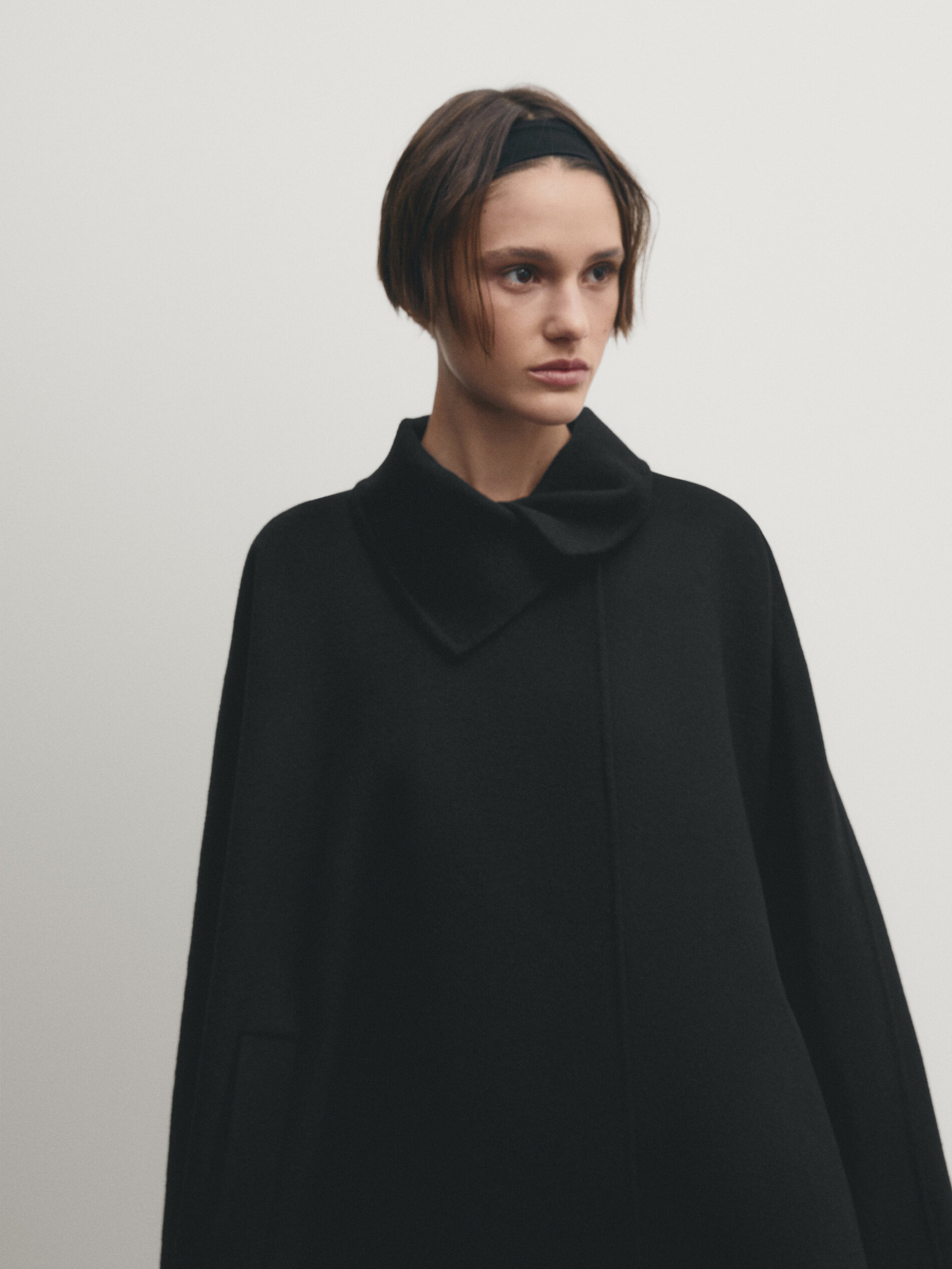 Abrigo capa negro mezcla lana