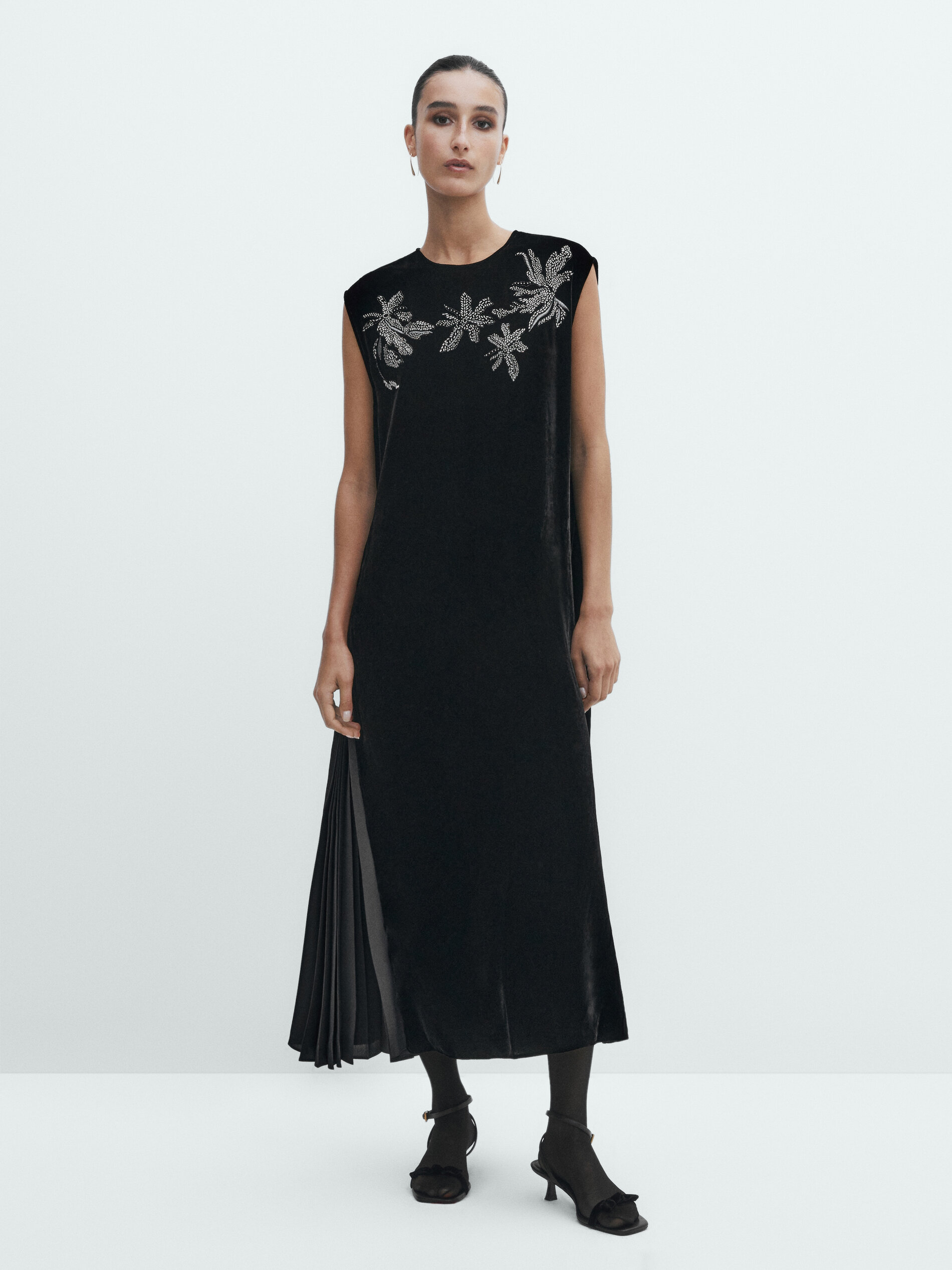 Embroidered velvet dress with pleated detail · Black · Smart / Dresses