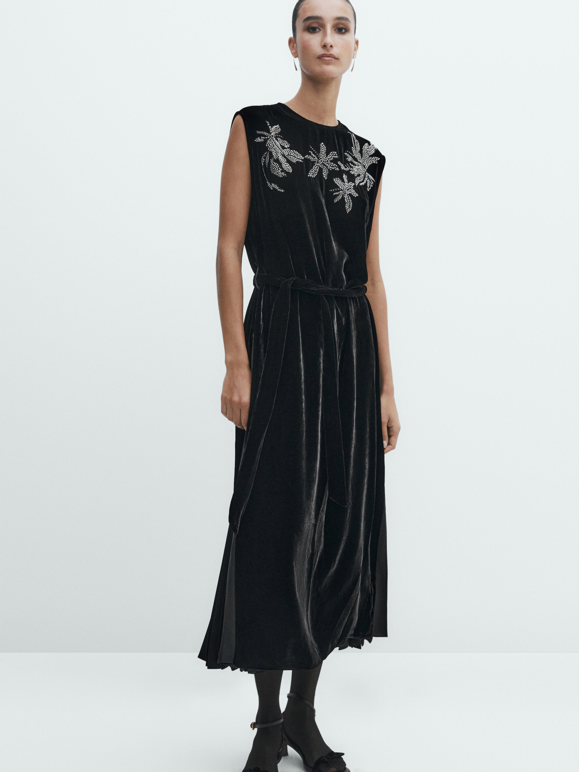 Embroidered velvet dress with pleated detail Black Smart