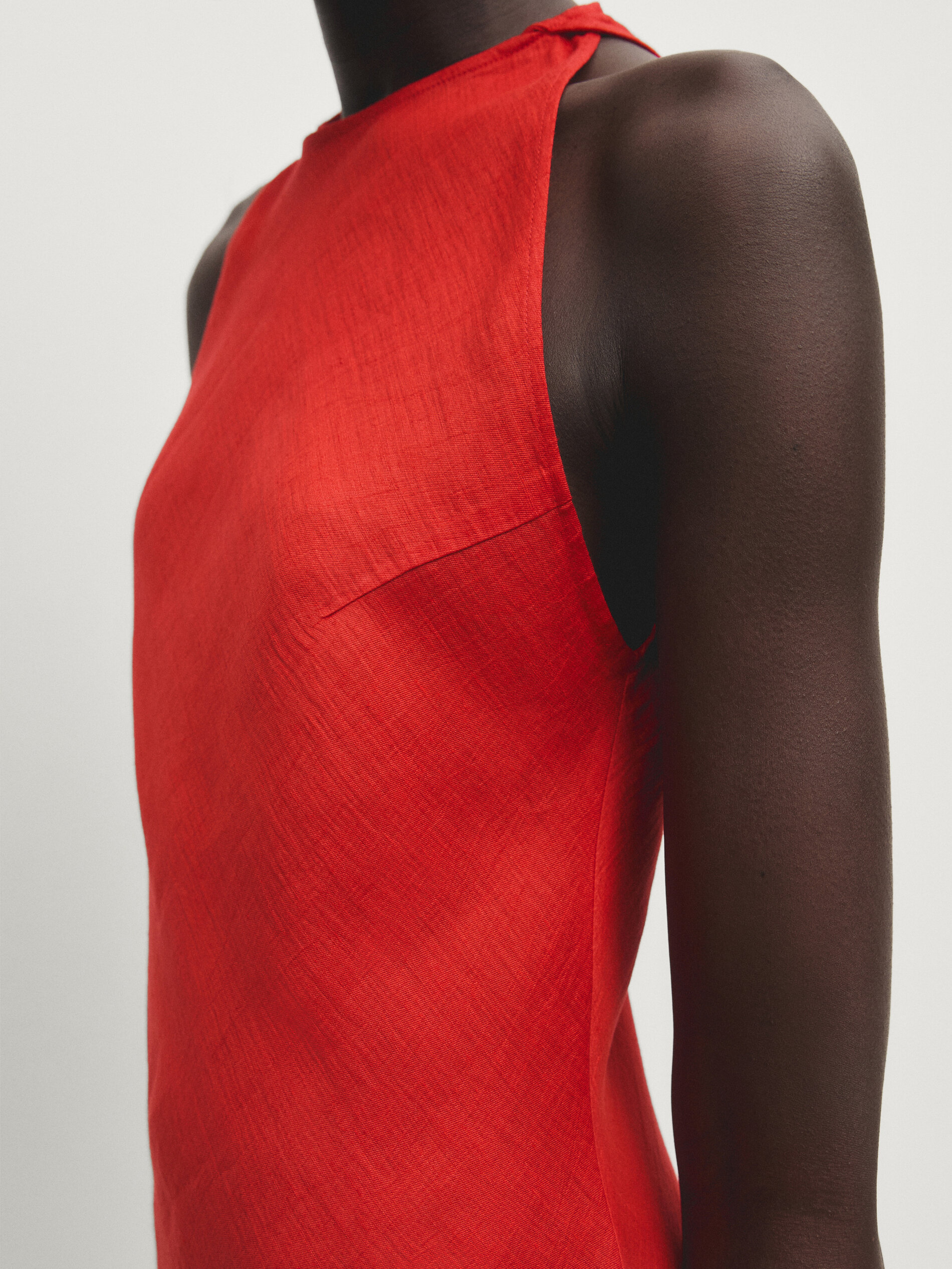 Rotes Neckholderkleid · Kräftiges Rot · Abendgarderobe / Kleider Und ...