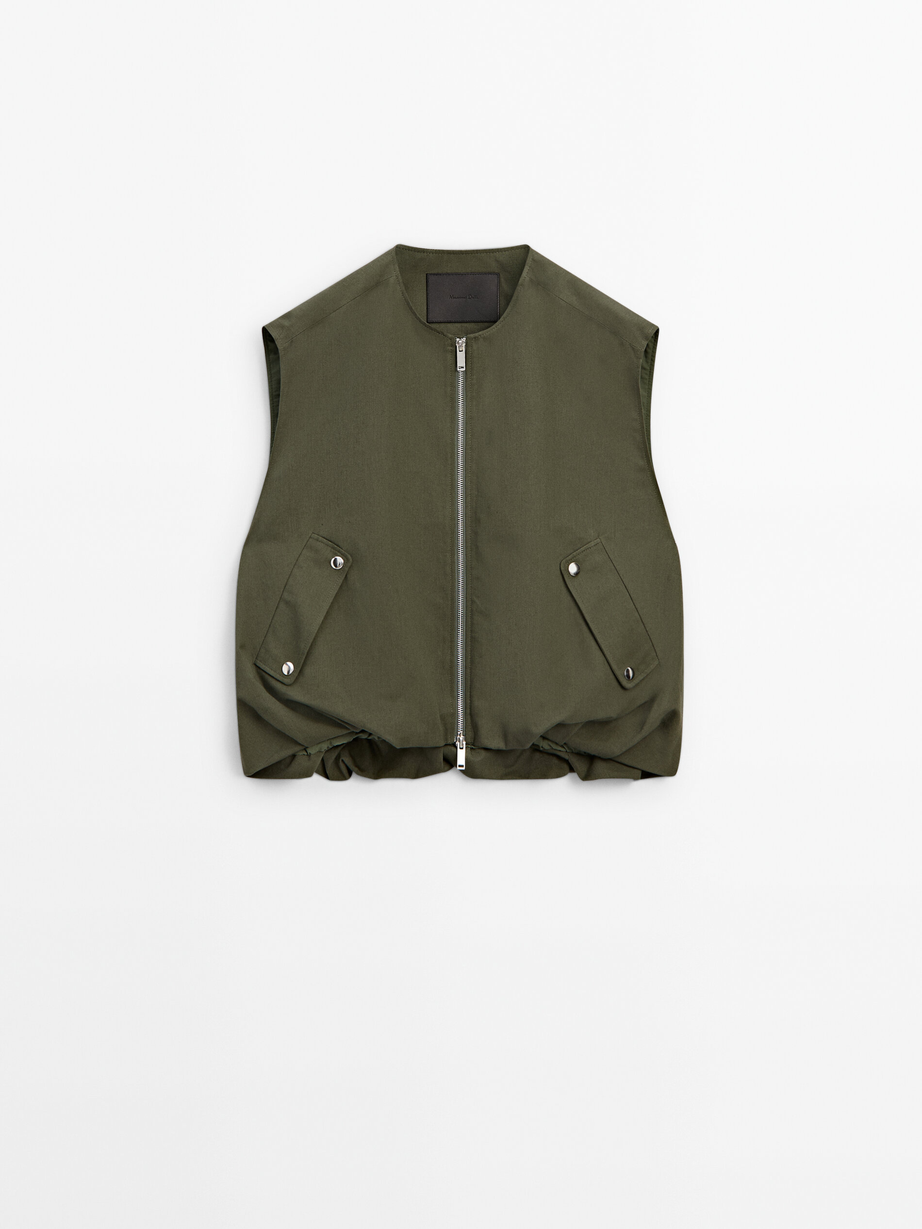 Voluminous vest with zip