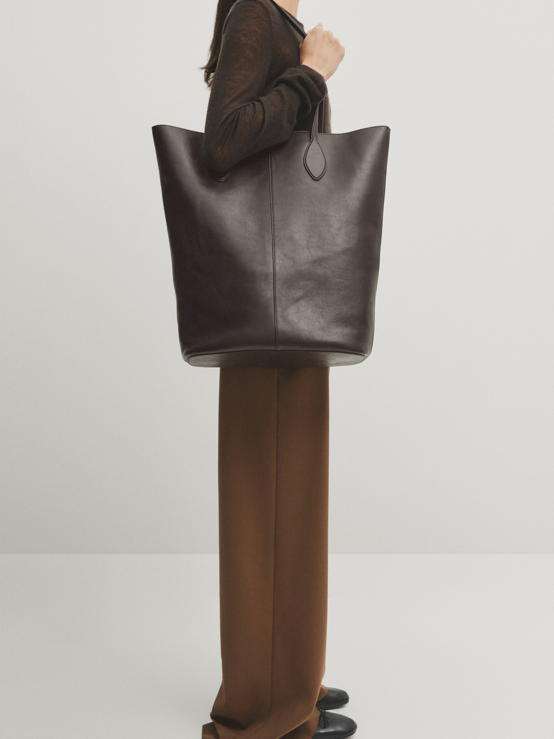 Shop PRADA Large, topstitched nappa-leather bag (1BC183_2DF0_F0002_V_OOO)  by momochani | BUYMA