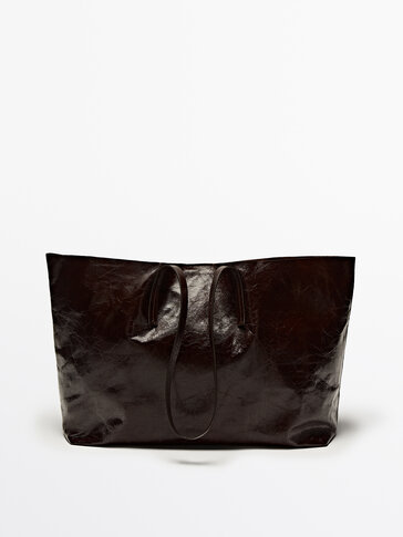 Leather tote bag with a crackled finish