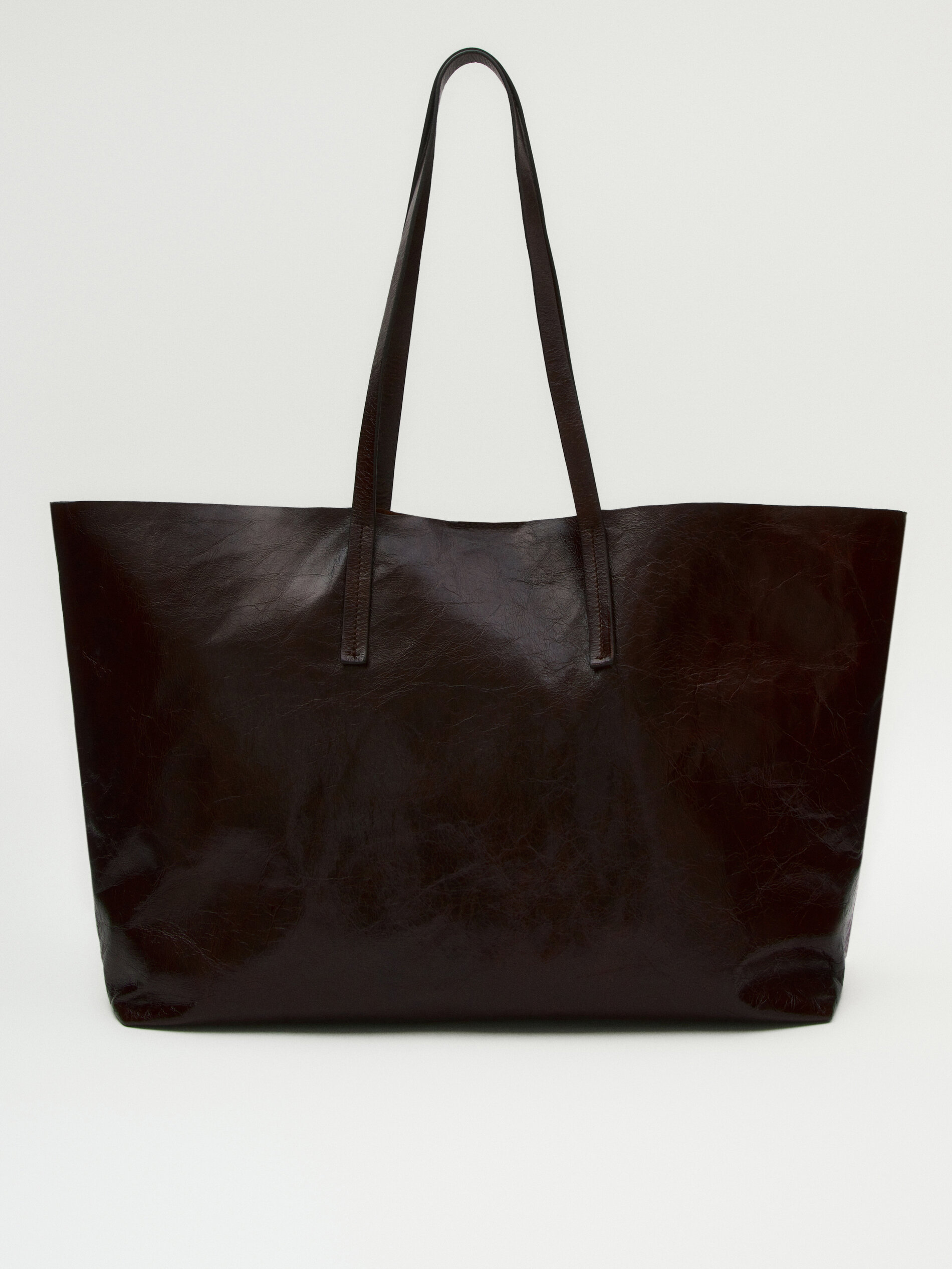 Leather tote bag with a crackled finish