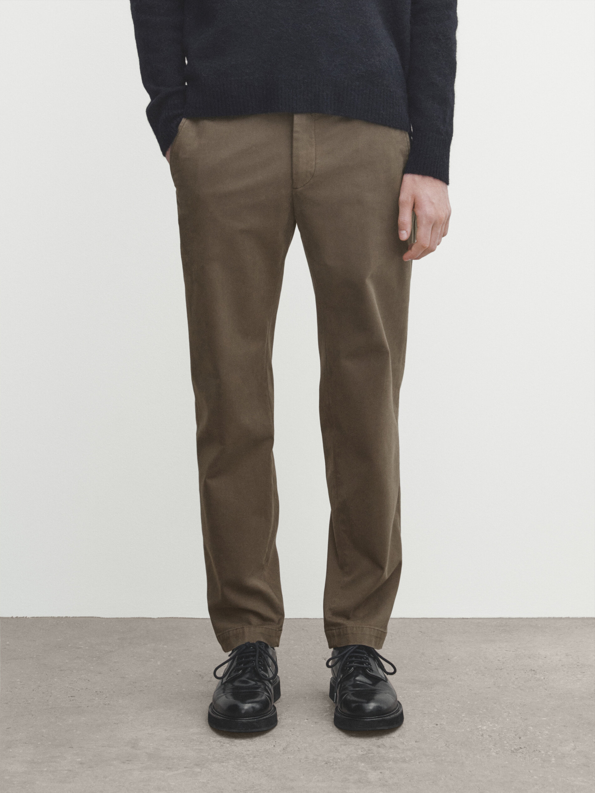 Chinohose aus Baumwollmischgewebe im Slim-Fit · Khaki, Beige 