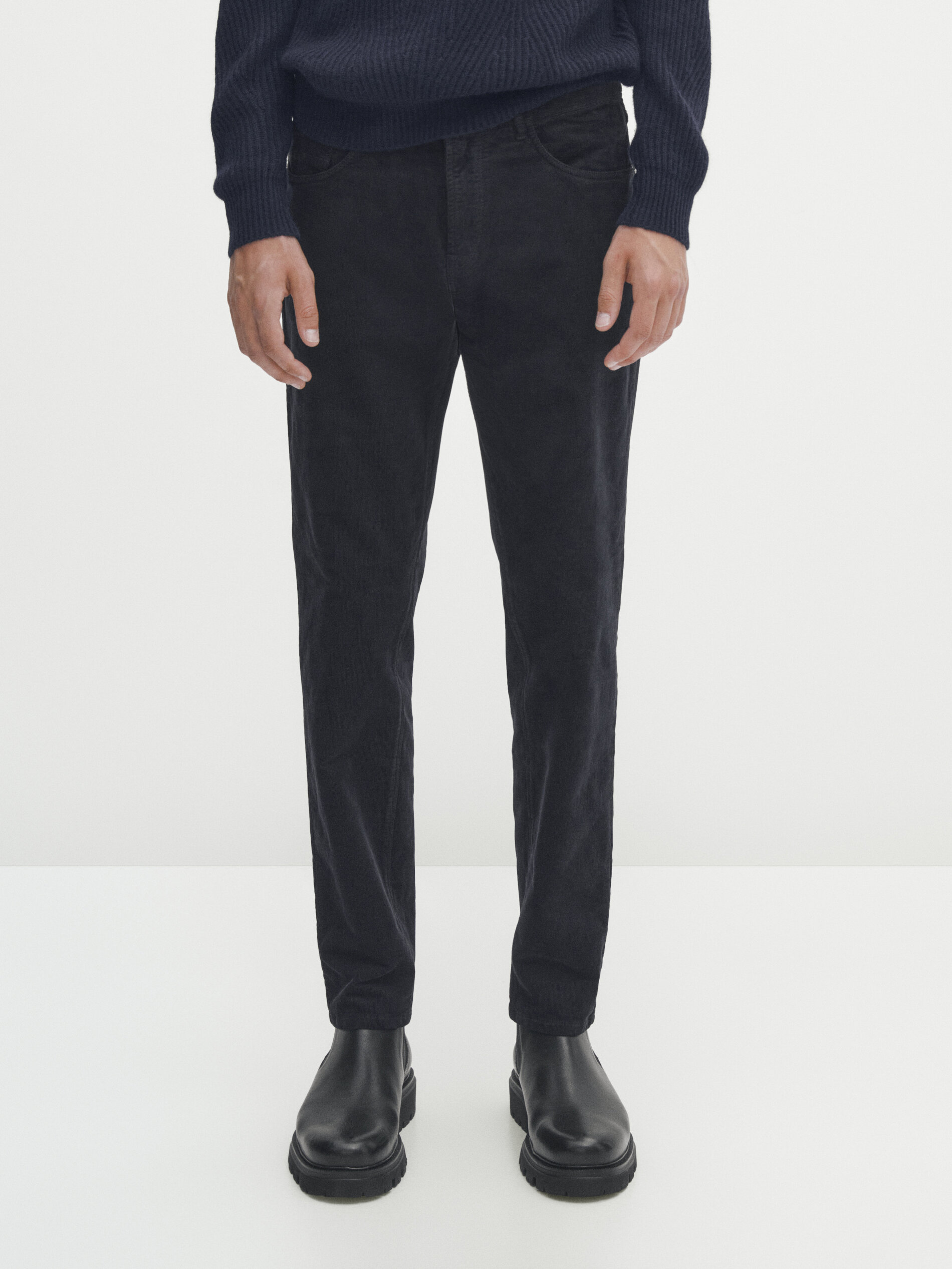 Five-Pocket-Hose im Tapered-Fit aus Microcord · Marineblau, Khaki 