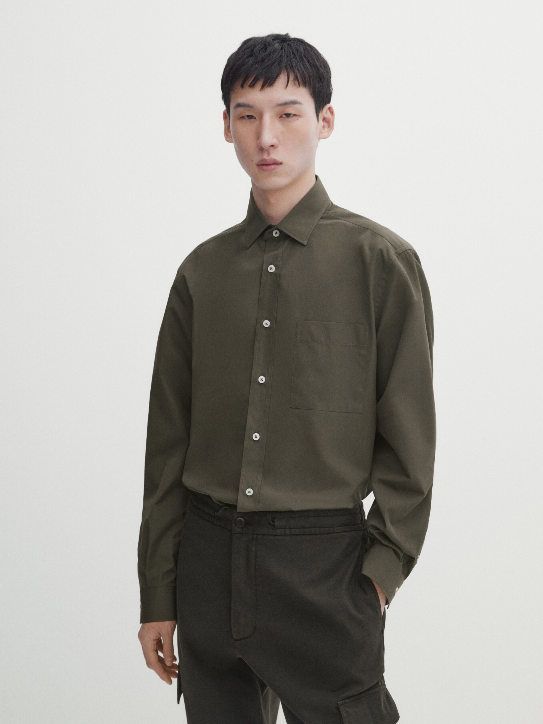 Regular fit poplin shirt with pocket · Dark Khaki, Green, White 
