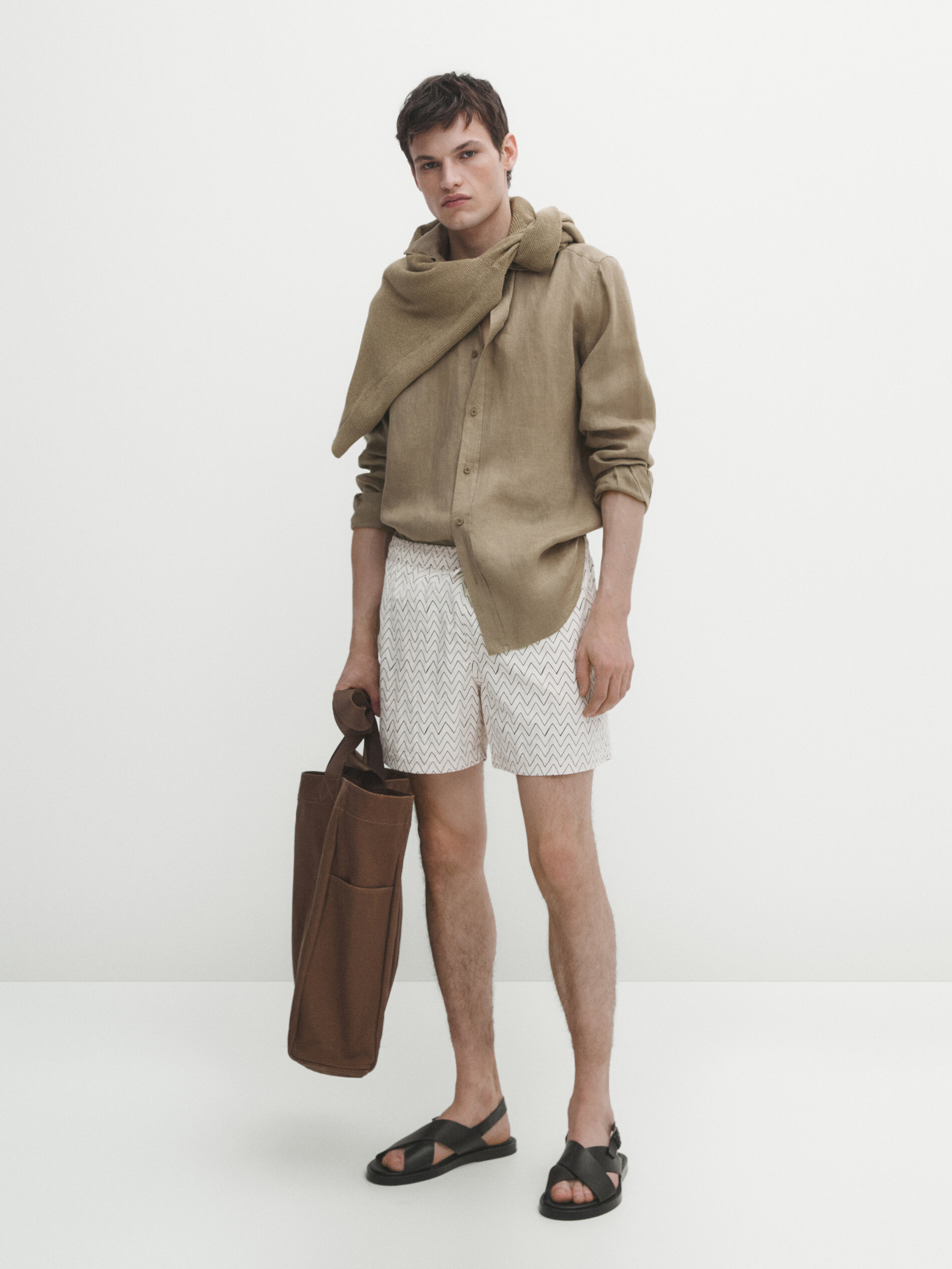 Massimo Dutti Badeshorts Mit Geometrischem Print In Vanille