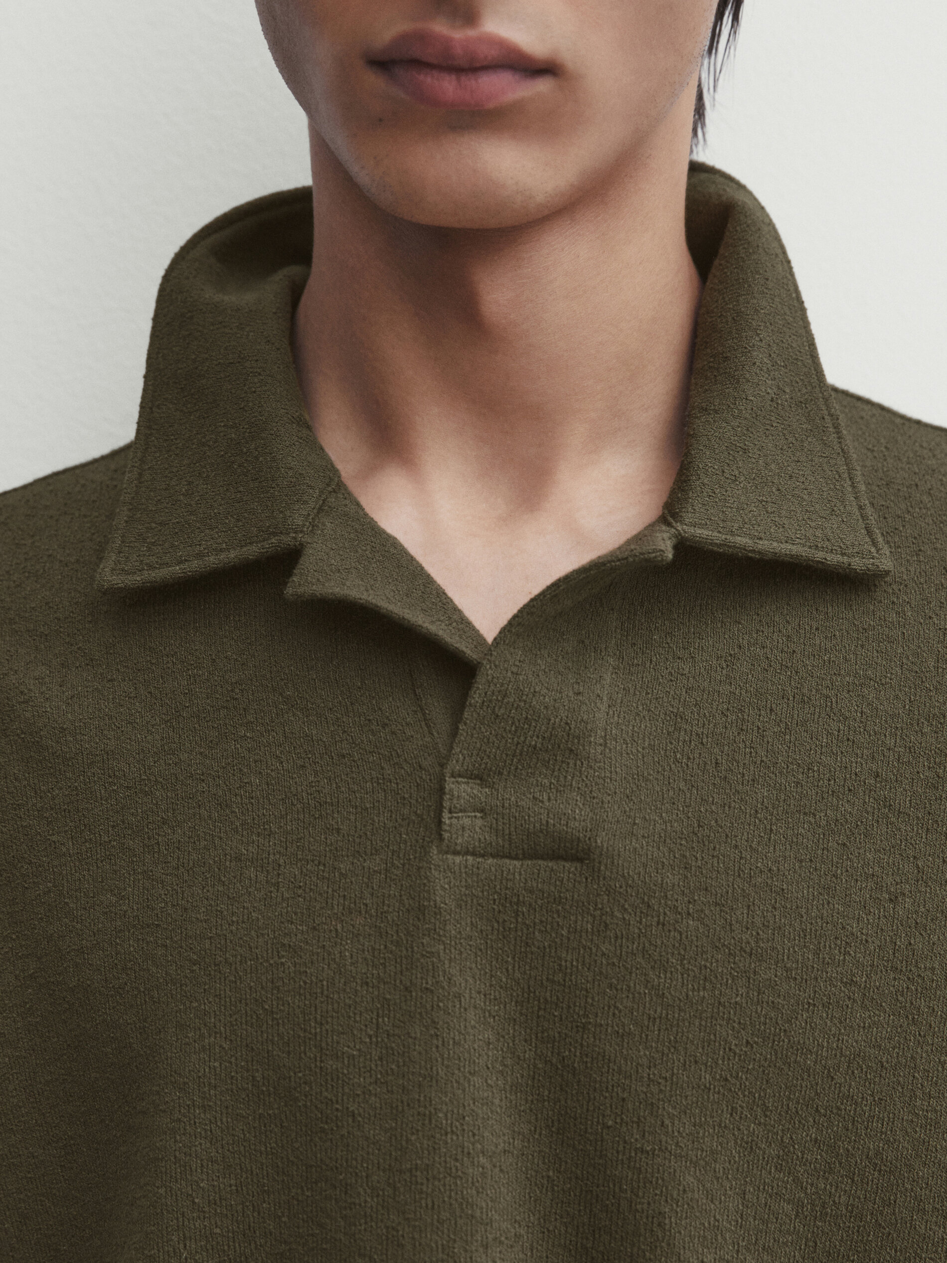 Textured short sleeve polo shirt