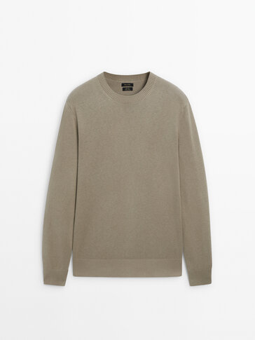 Wool blend knit sweater with crew neck
