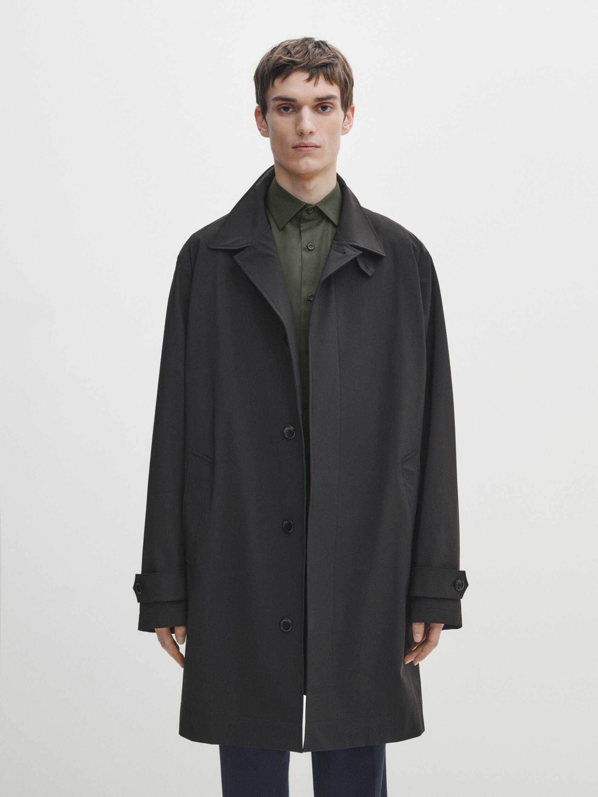 Trenchcoat aus Funktionsstoff · Marineblau · Abendgarderobe  