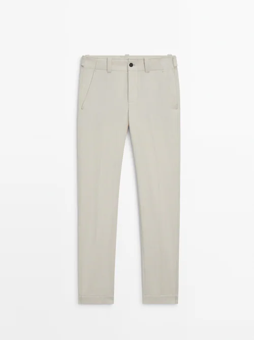 Pantalon largo 100% algodón , unisex, de estilo casual y mediterráneo, que  le da un tono moderno y desenfadado.