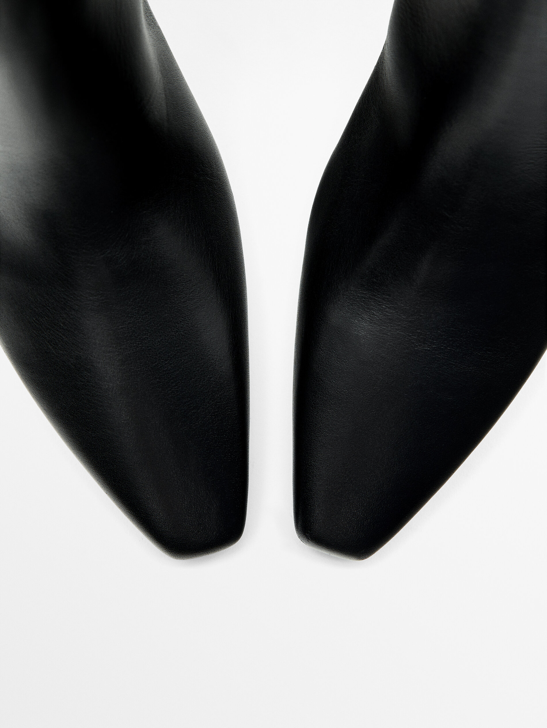 Small top heel boots