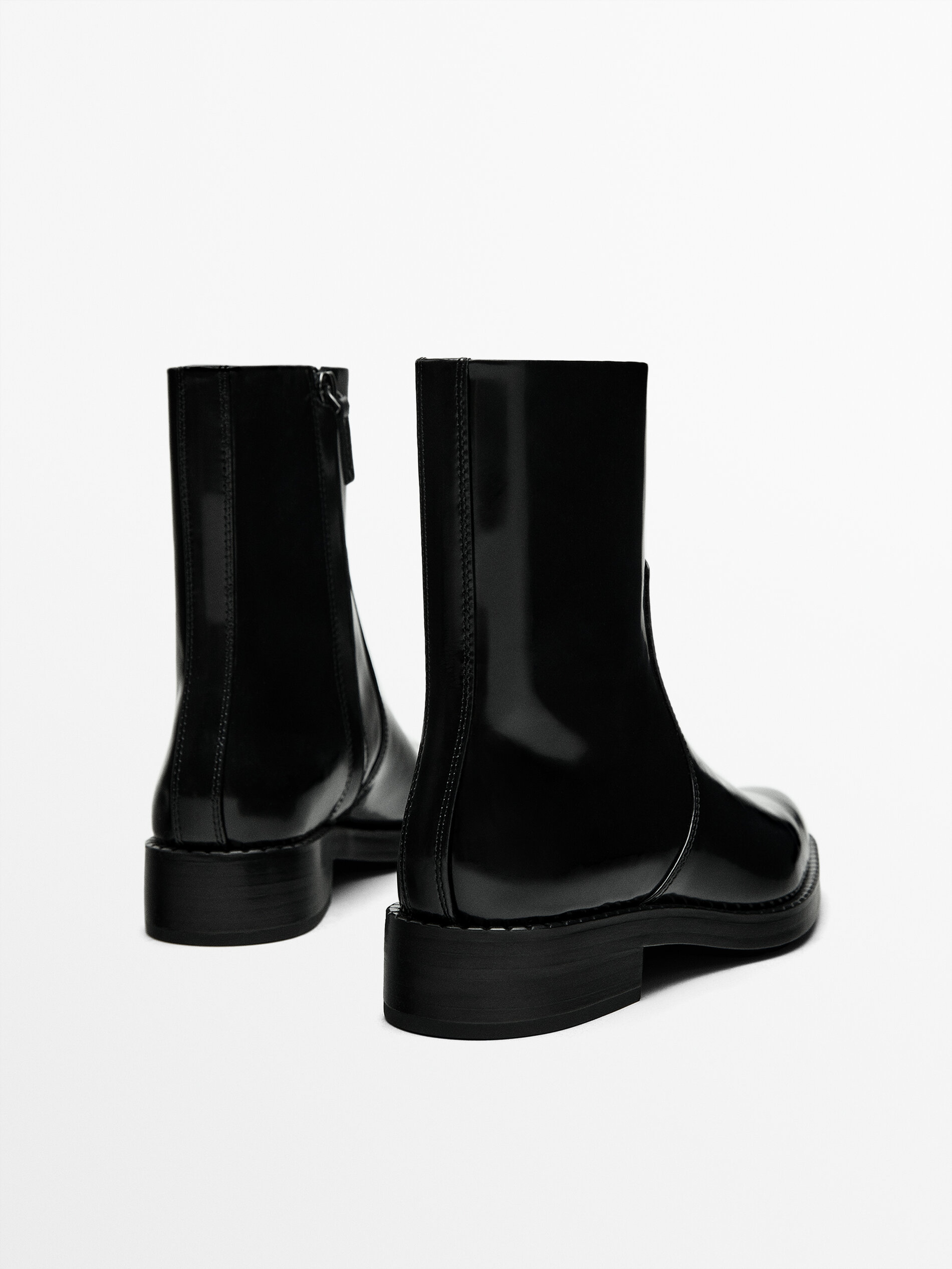 Flat hotsell boots black