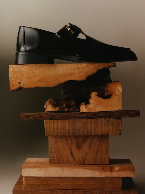 Loafer mit Schnalle und kastenförmiger Zehenpartie