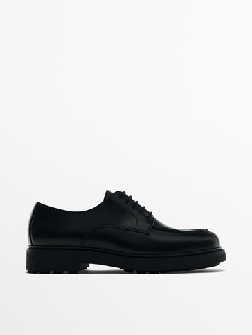 Dikişli burun detaylı siyah ayakkabı