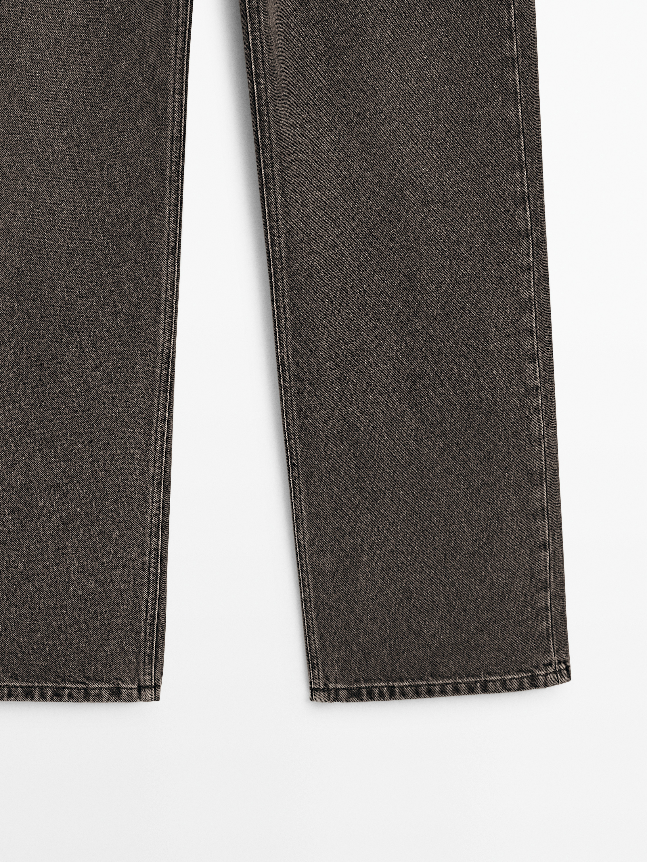 Wide fit mid-rise jeans_10