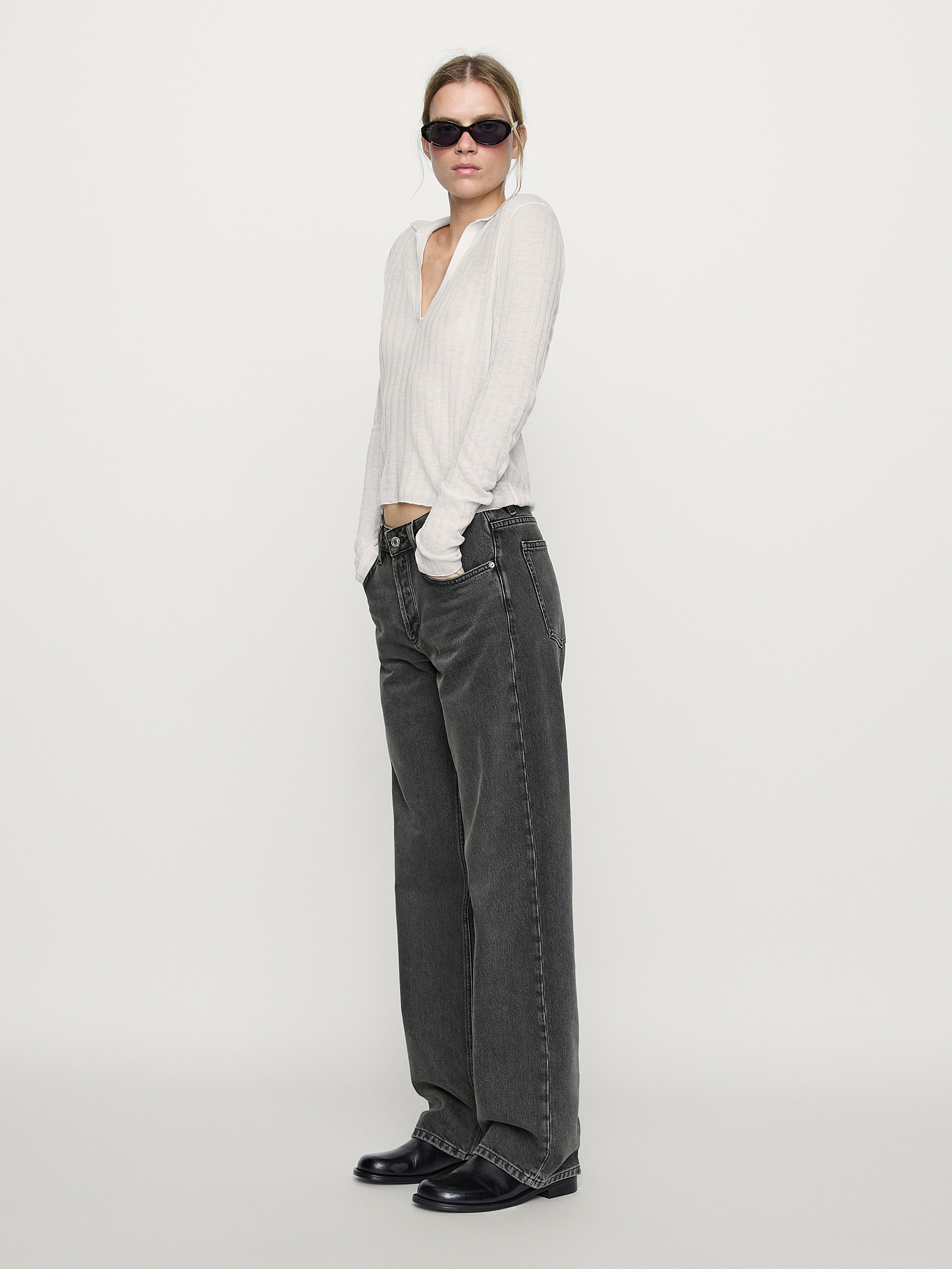 Wide fit mid-rise jeans