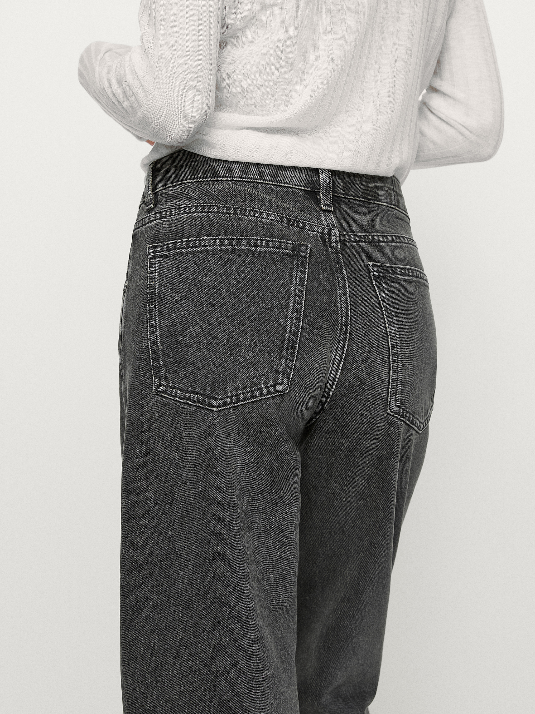 Wide fit mid-rise jeans_3
