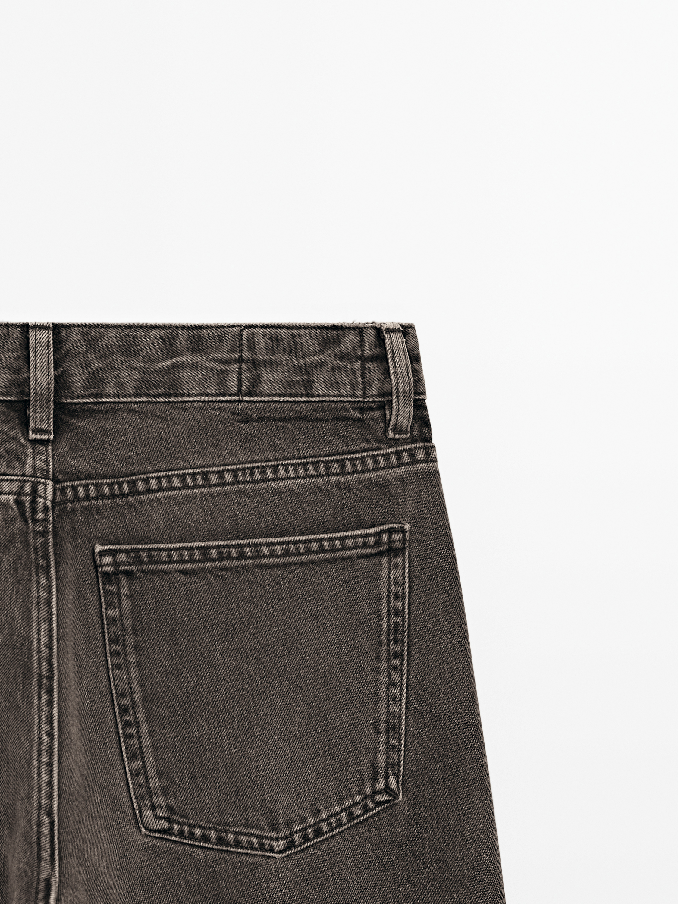 Wide fit mid-rise jeans_23