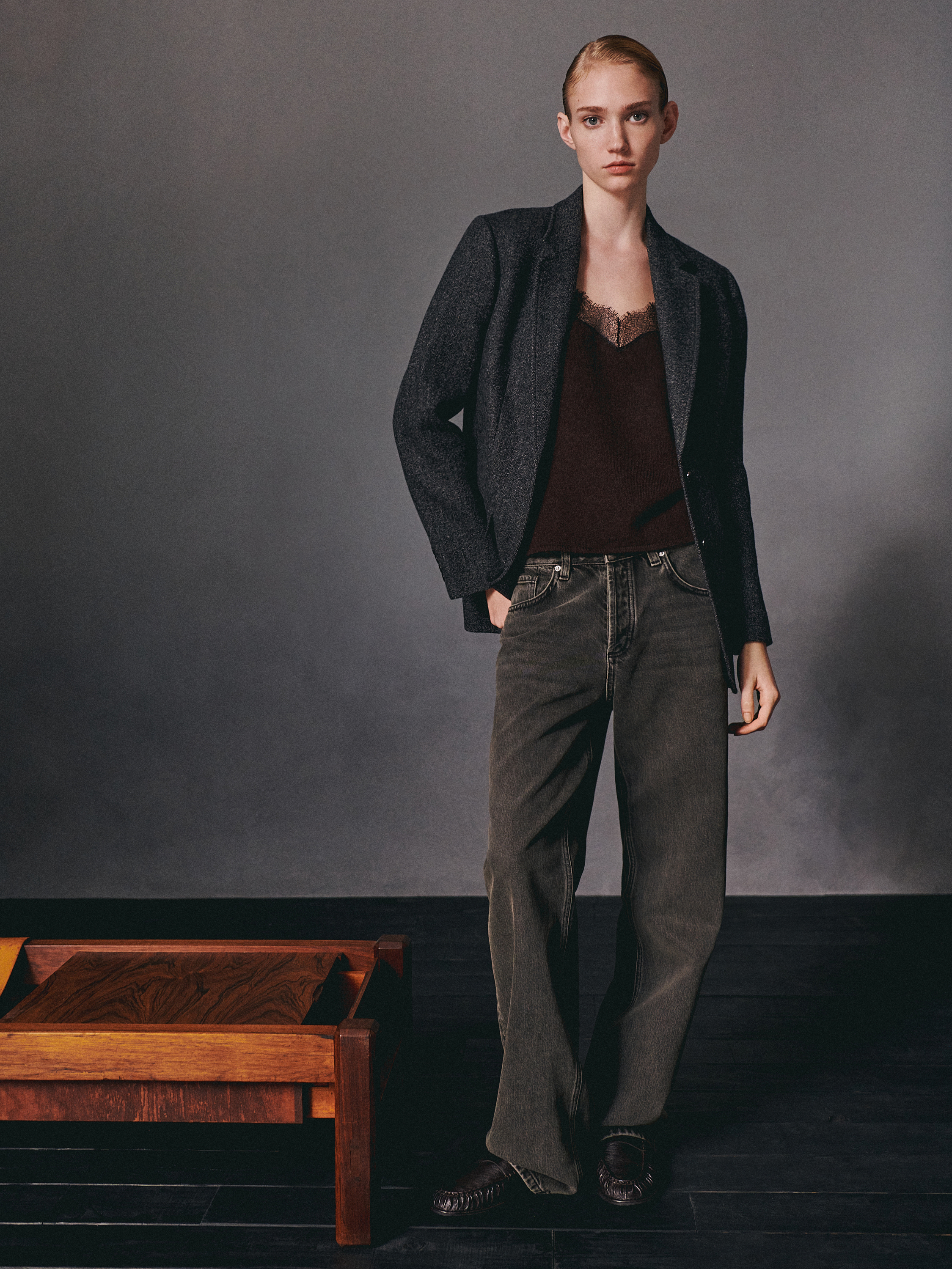 Wide fit mid-rise jeans_32
