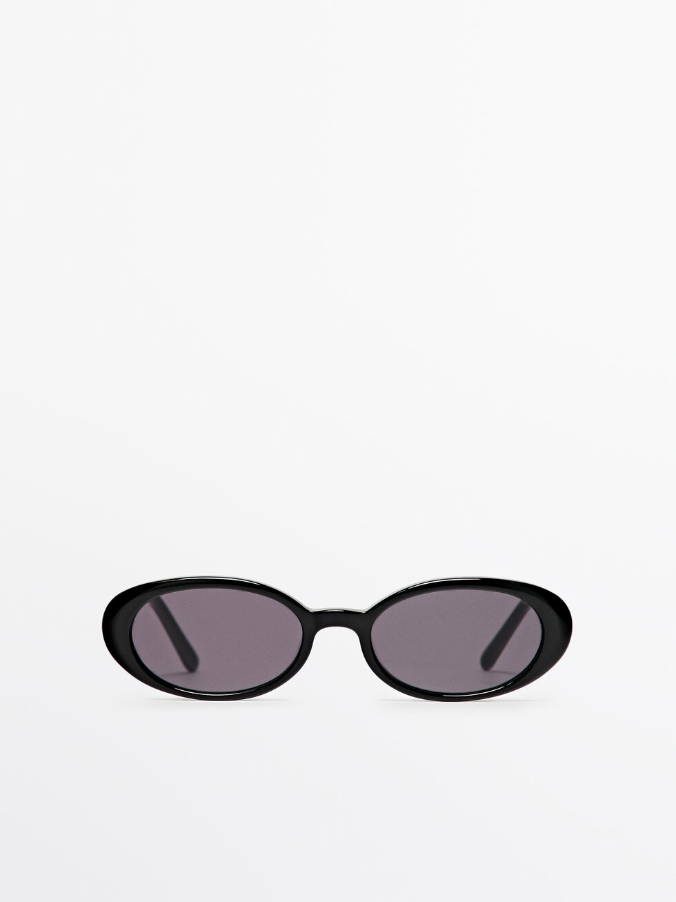 Солнцезащитные очки овальной формы