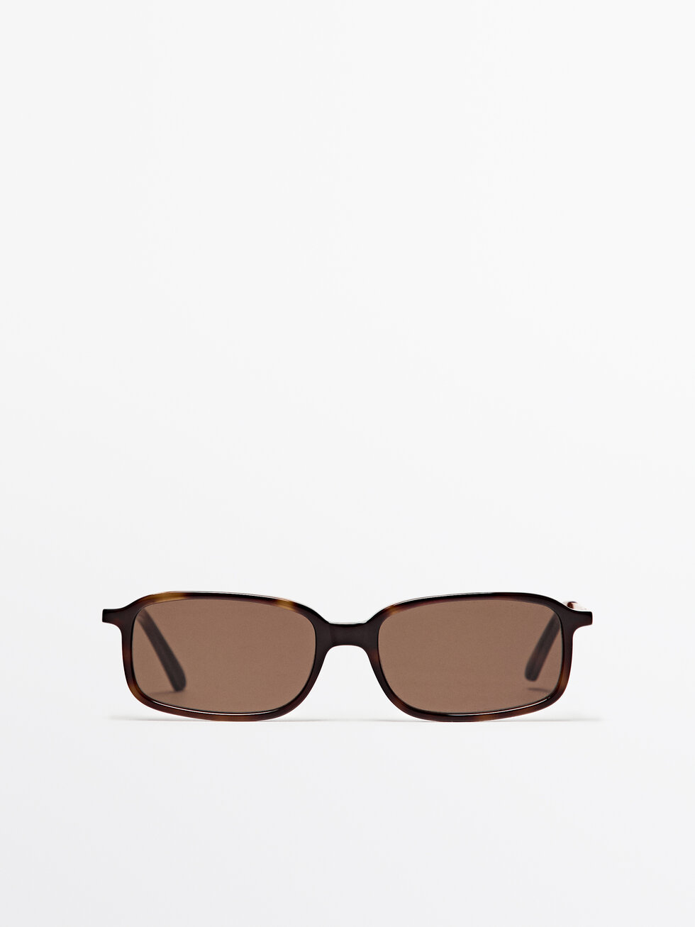 Lunettes de soleil rectangulaires contrastantes