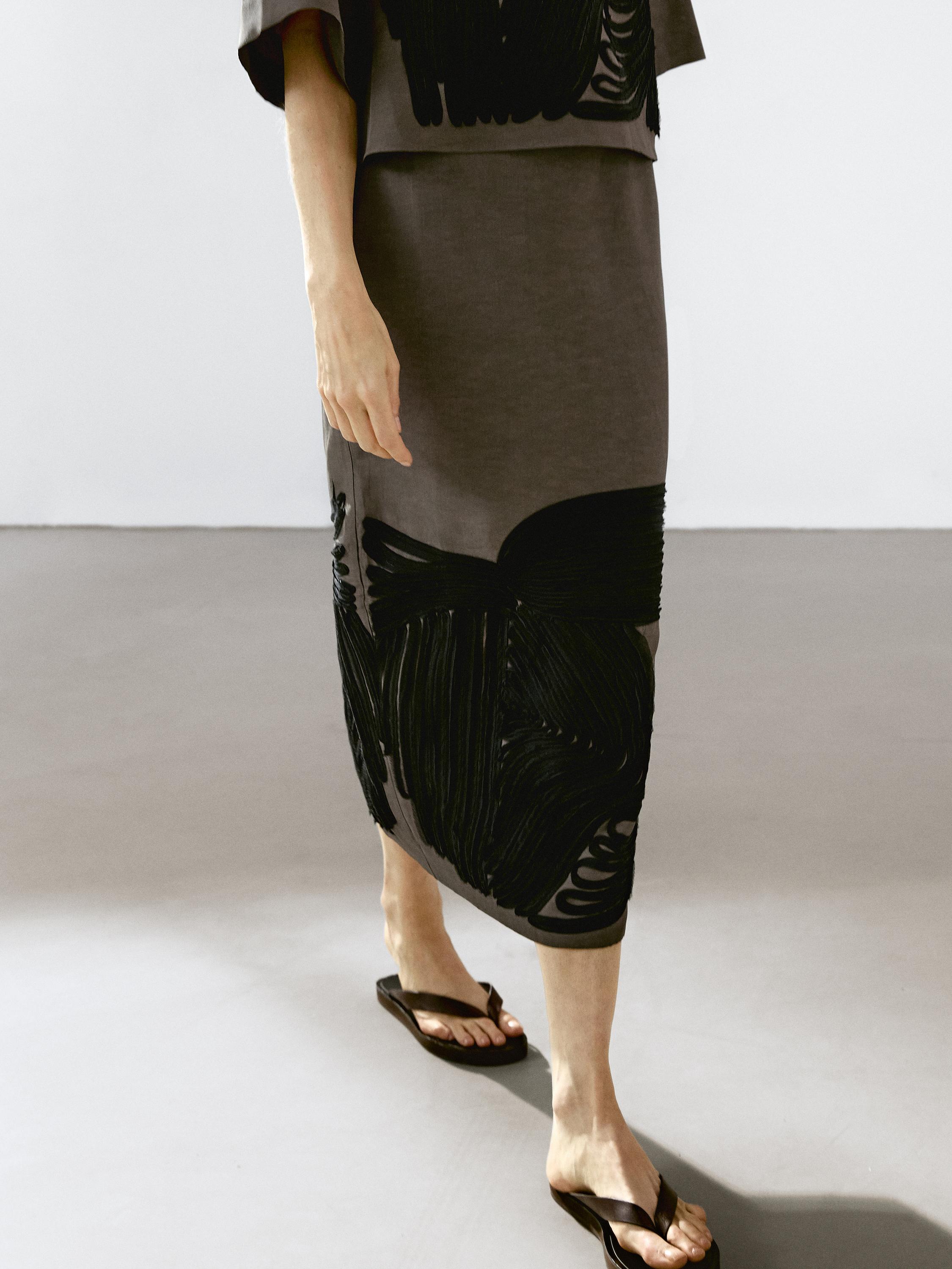 Midi skirt with contrasting trims