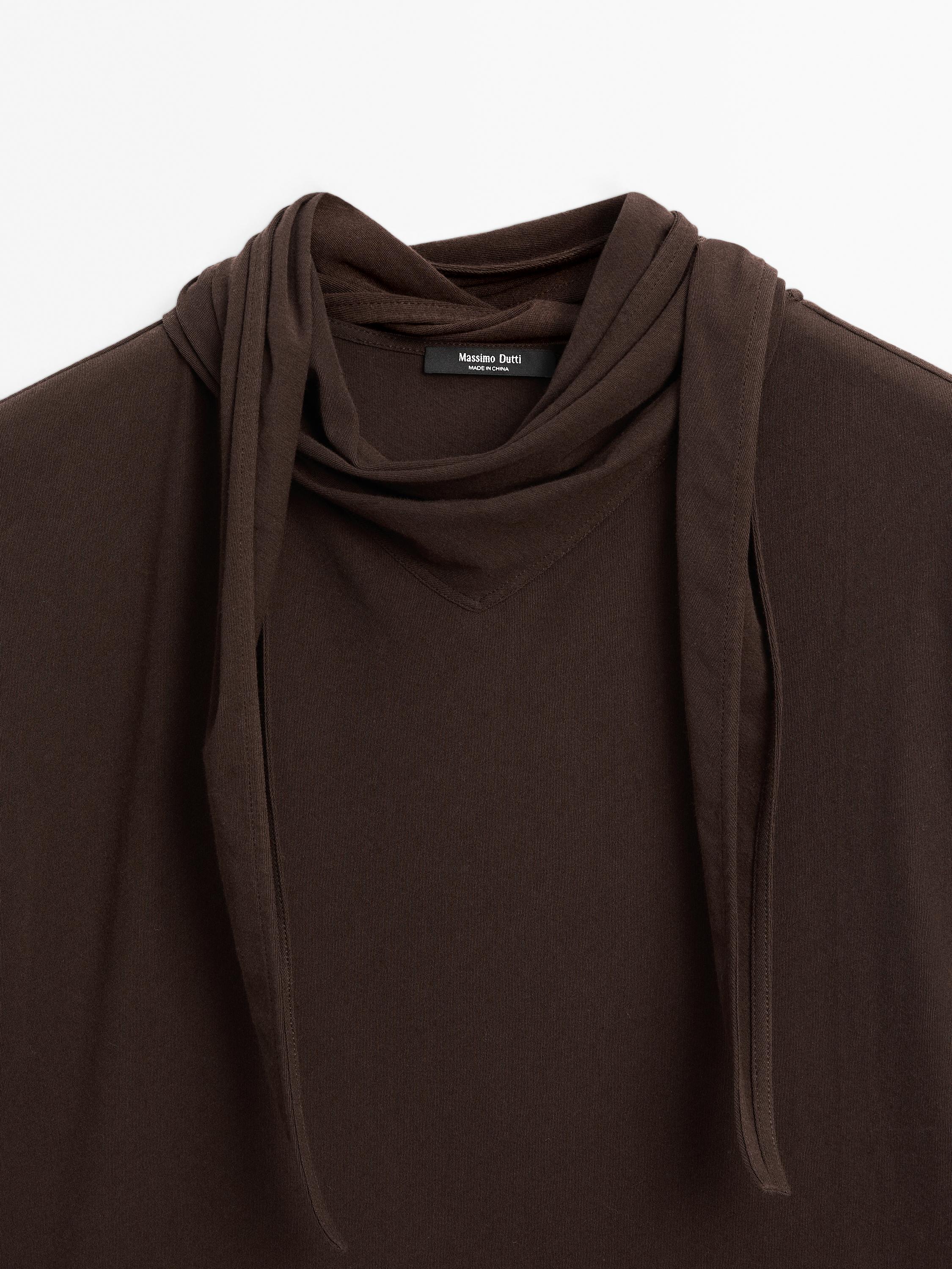 Top with tied neck detail