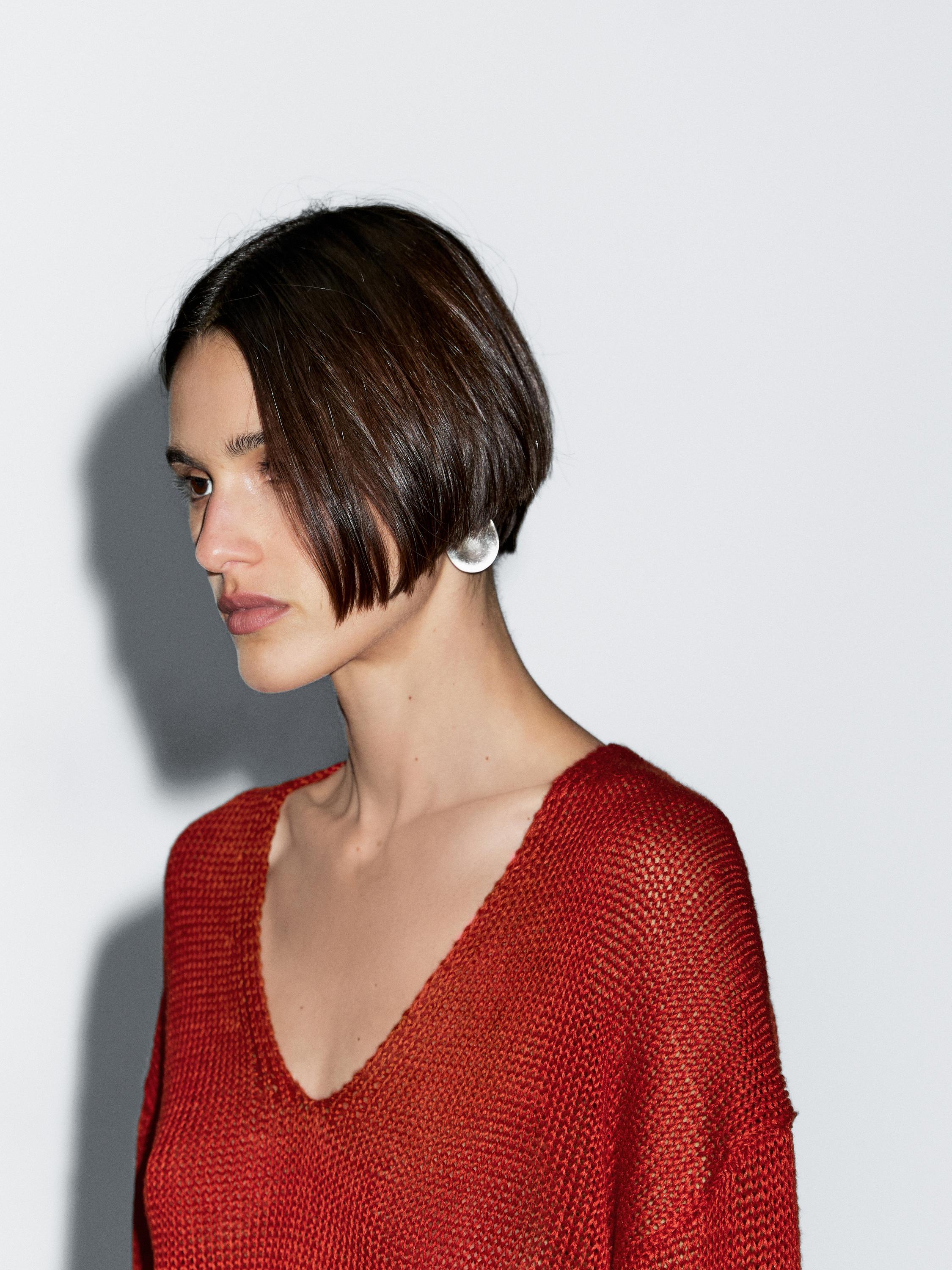 Linen V-neck knit sweater