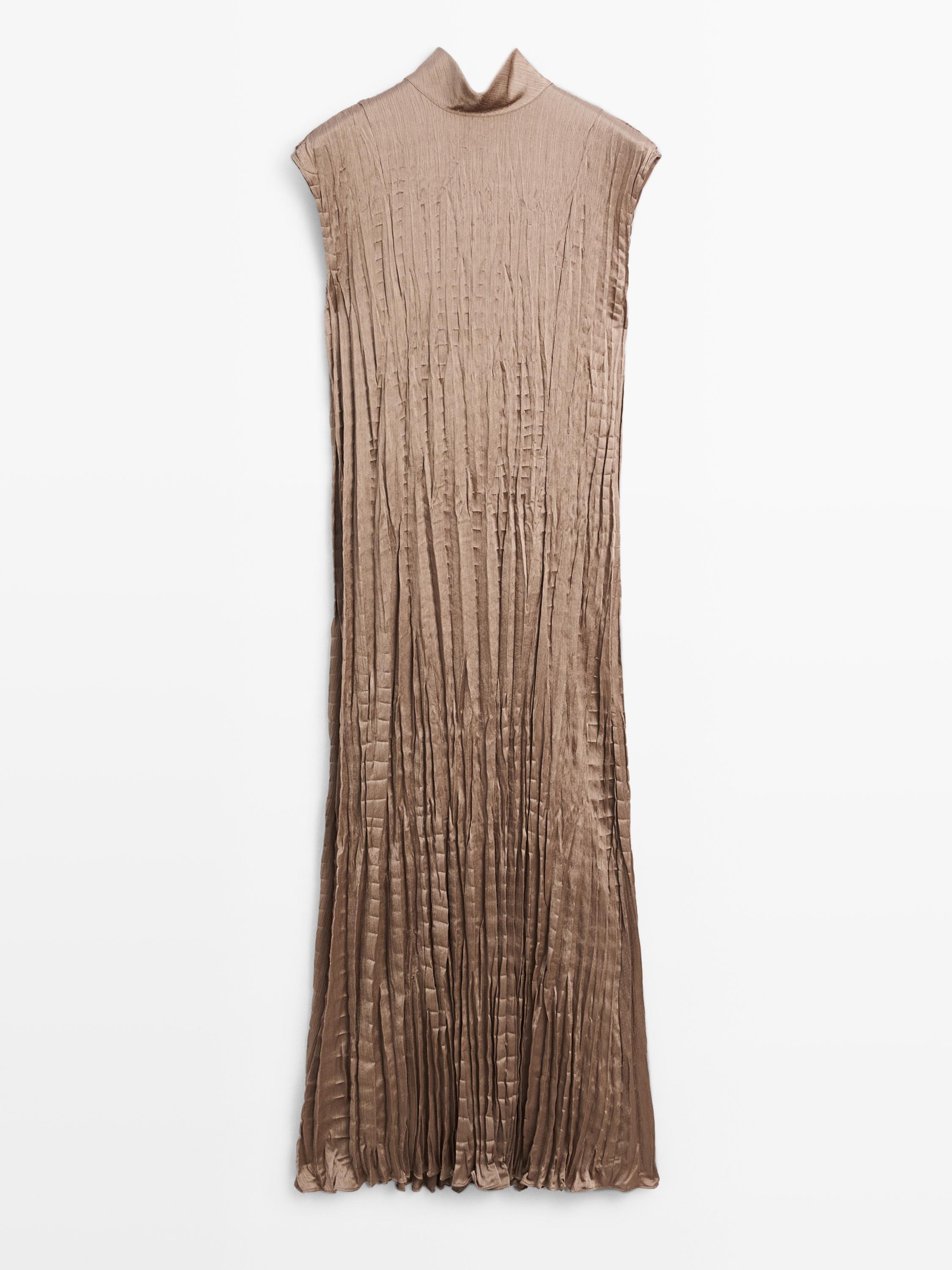 Long dress with tied neck