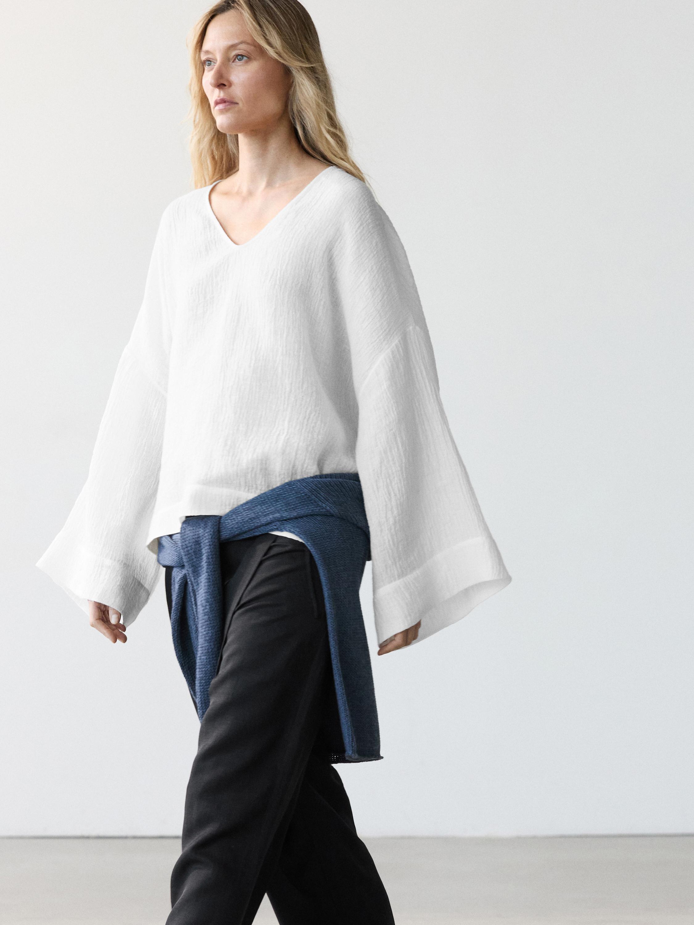 Flowing 100% linen waffle-knit blouse