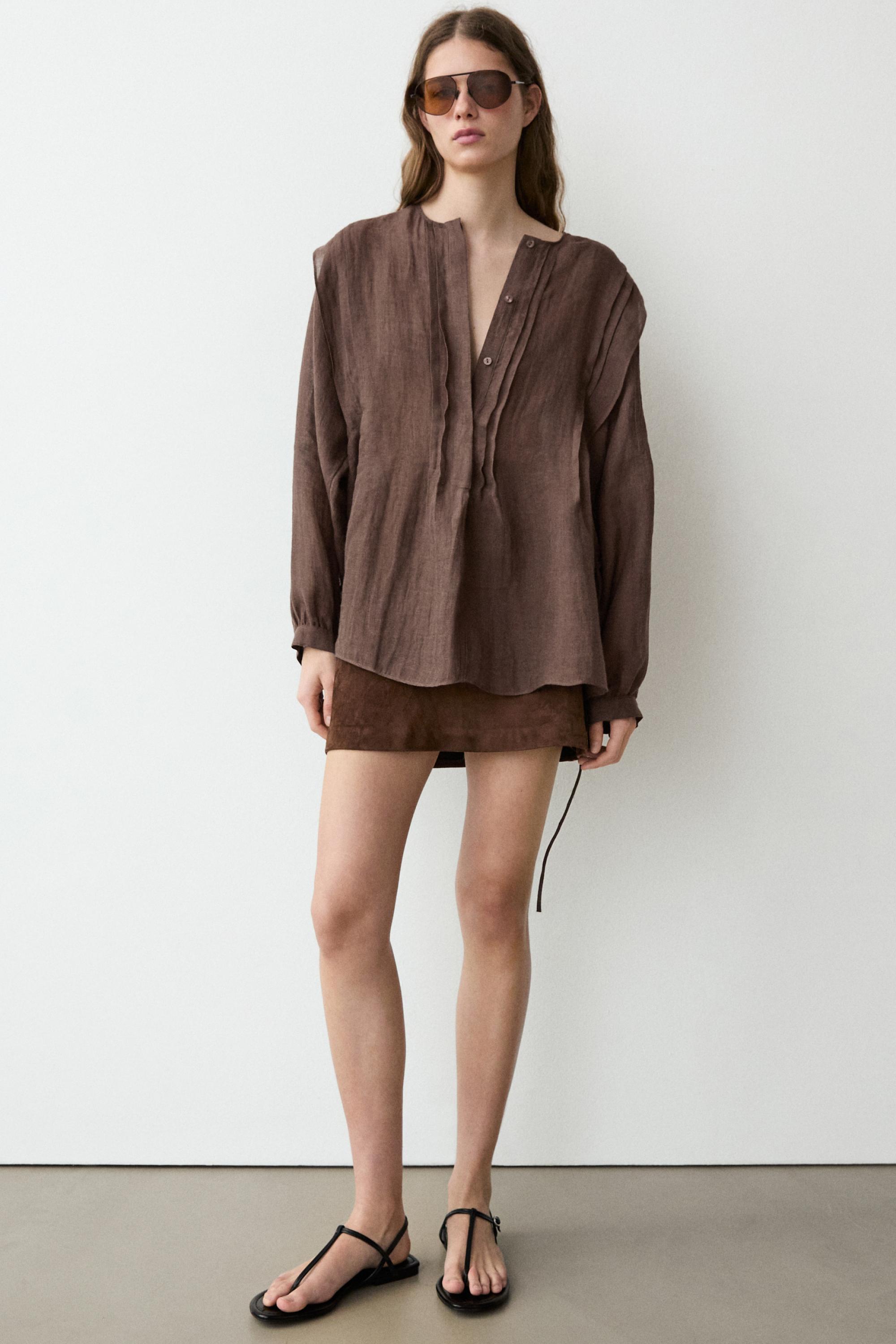 Flowing oversize linen blouse with ruffles — BROWN