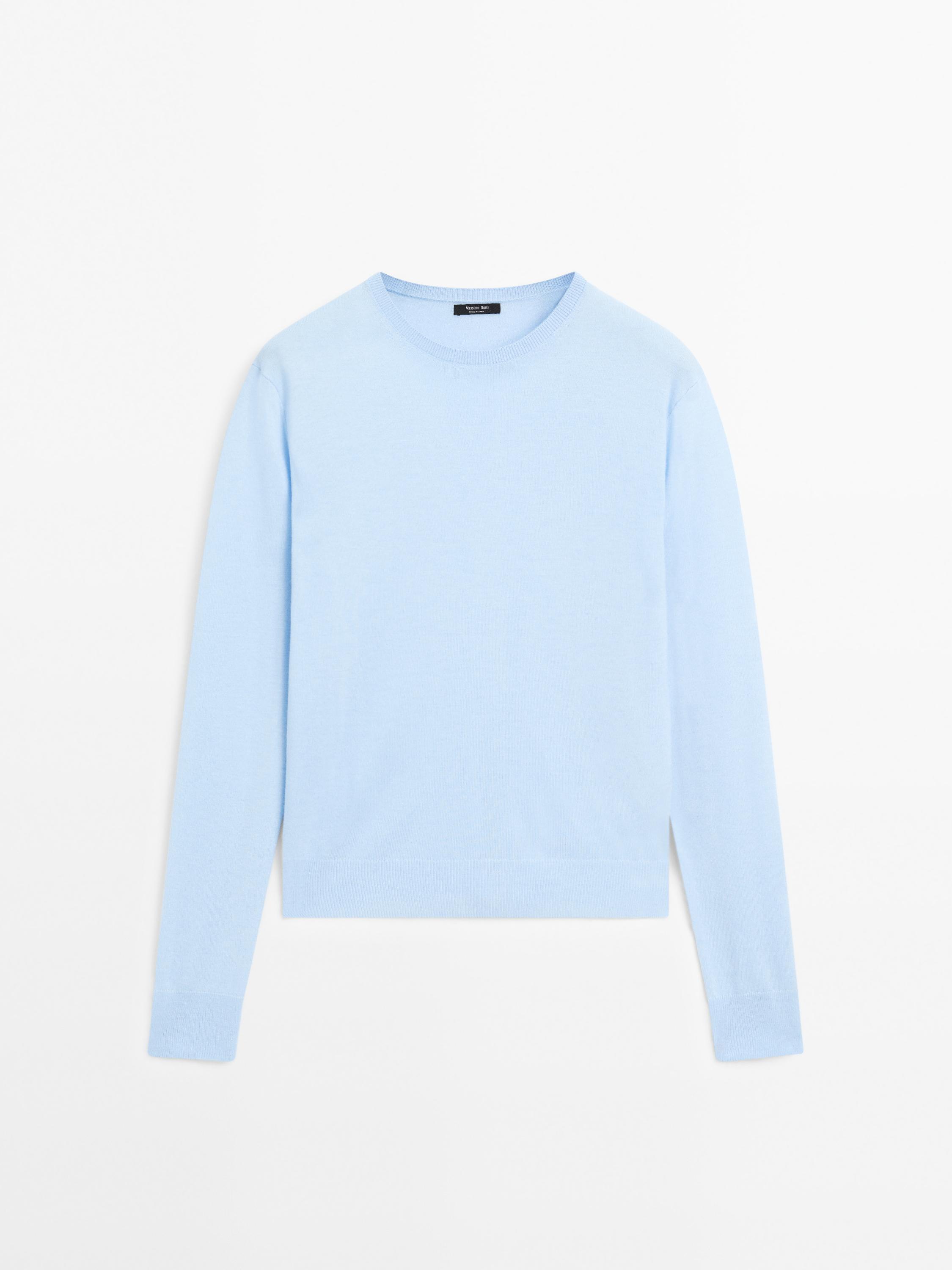 Wool blend knit sweater with crew neck