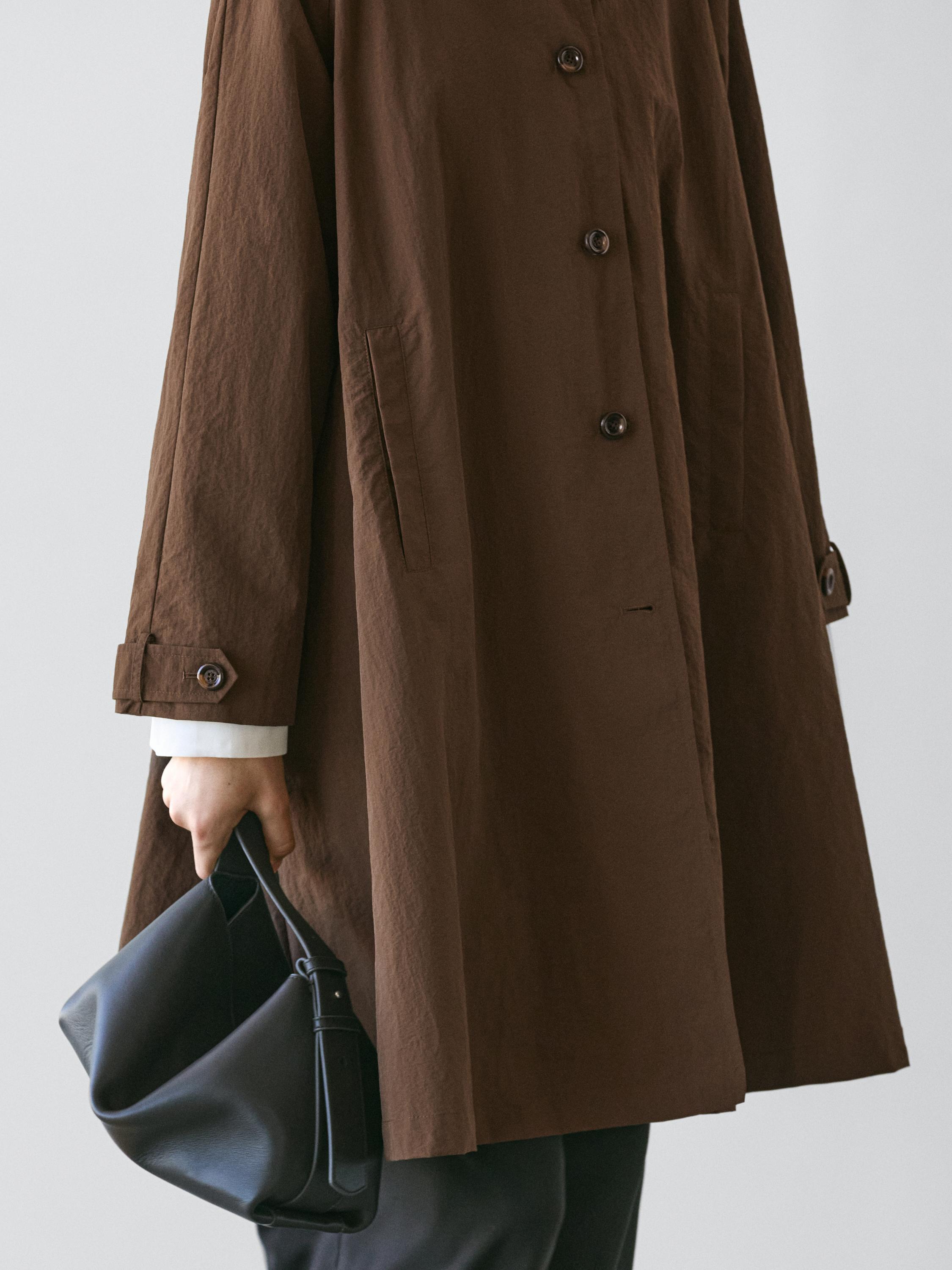 Trenchcoat met oversized kraag · Bruin · Coats | Massimo Dutti