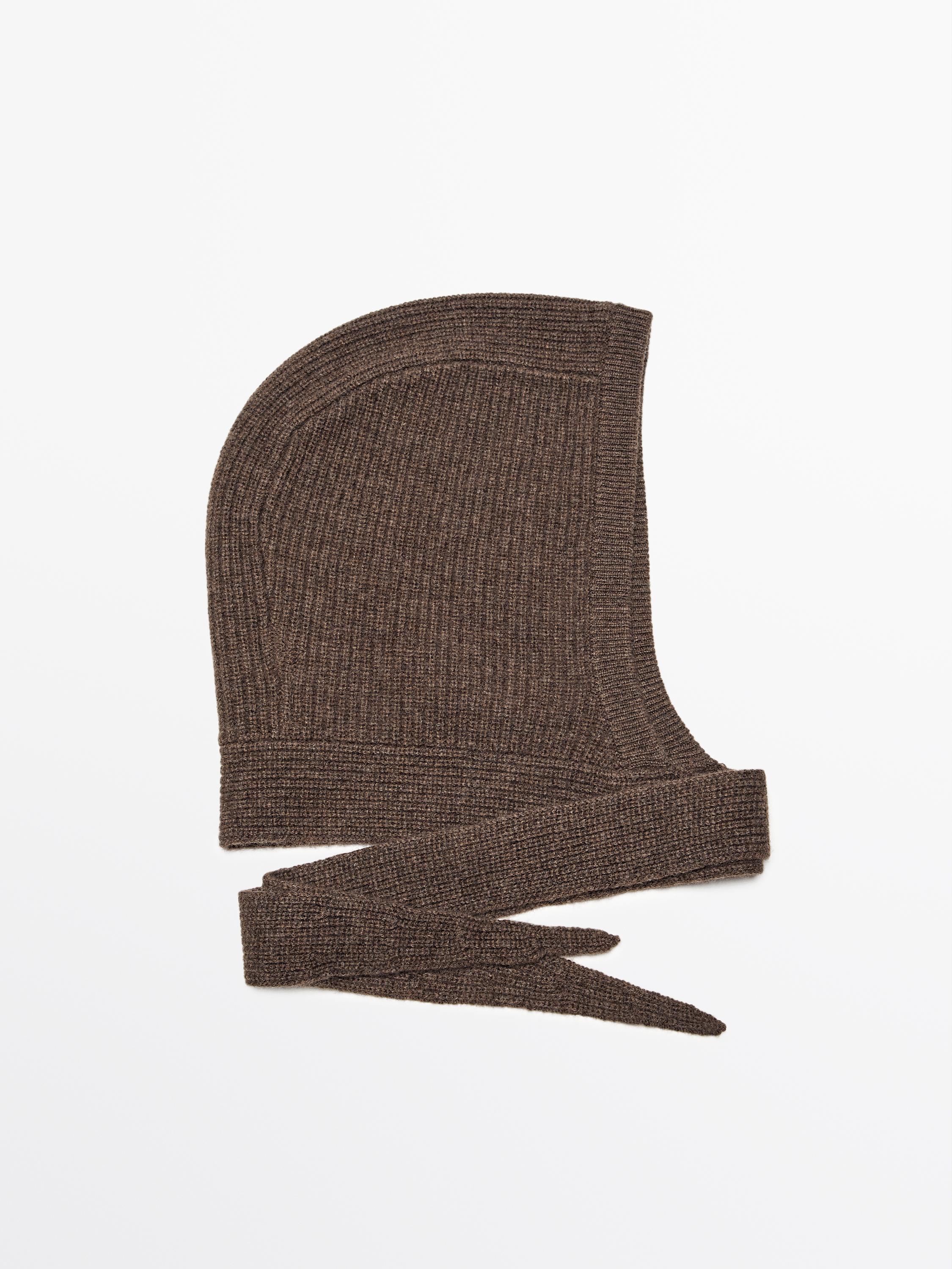 Strikket hætte med bindebånd