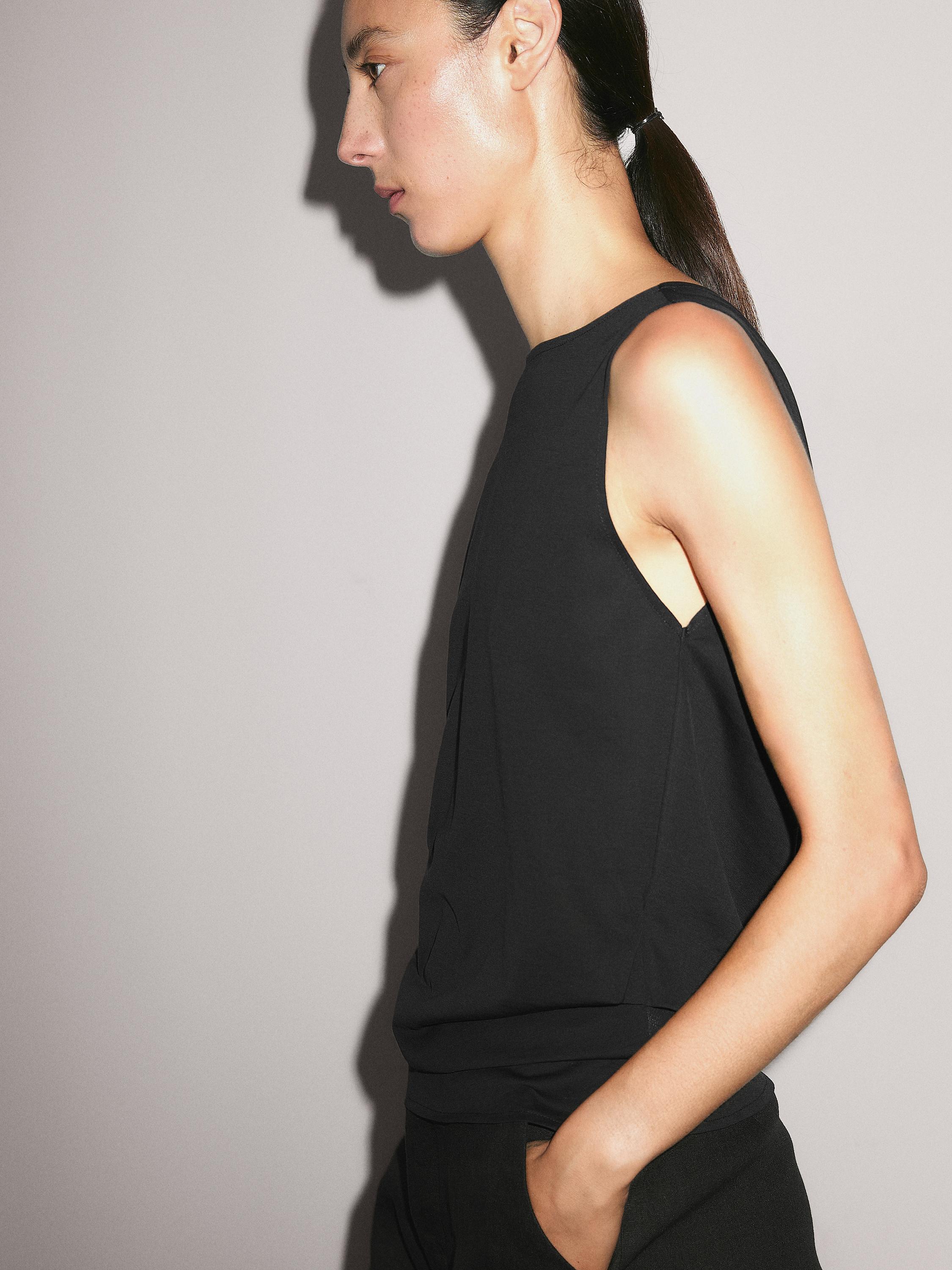 Cotton top with draped low-cut back