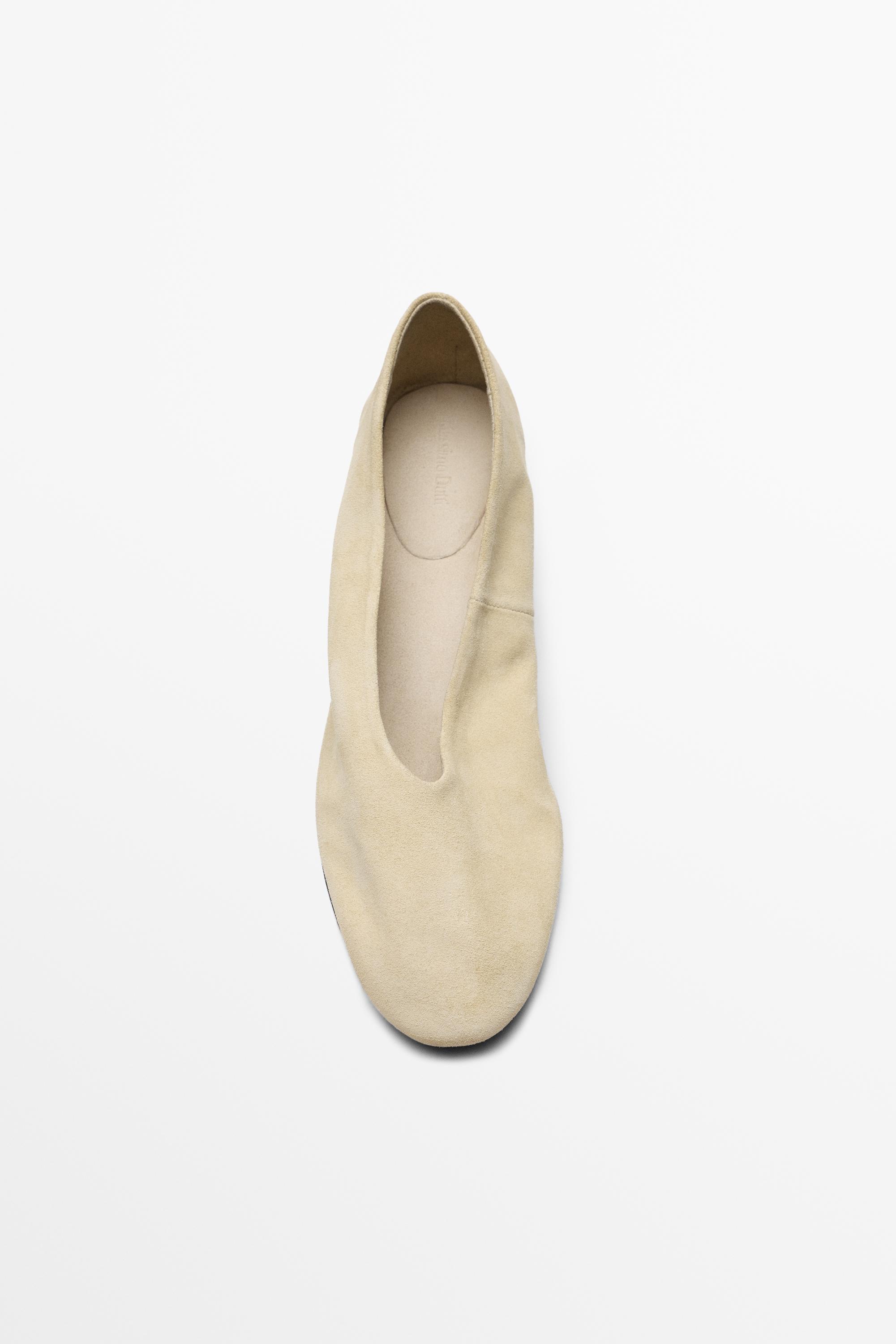 Split suede leather heel shoe