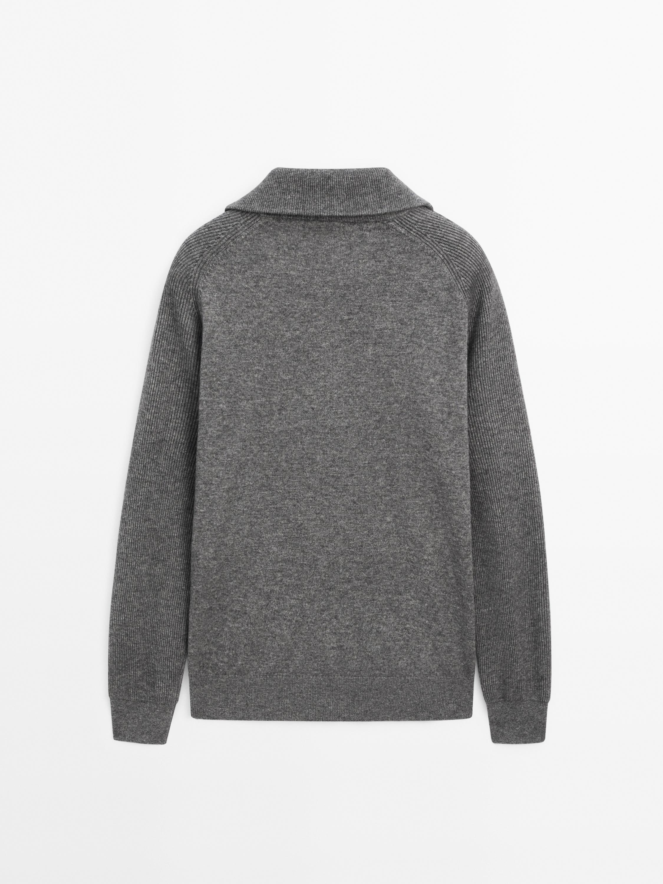 Mock neck knit sweater
