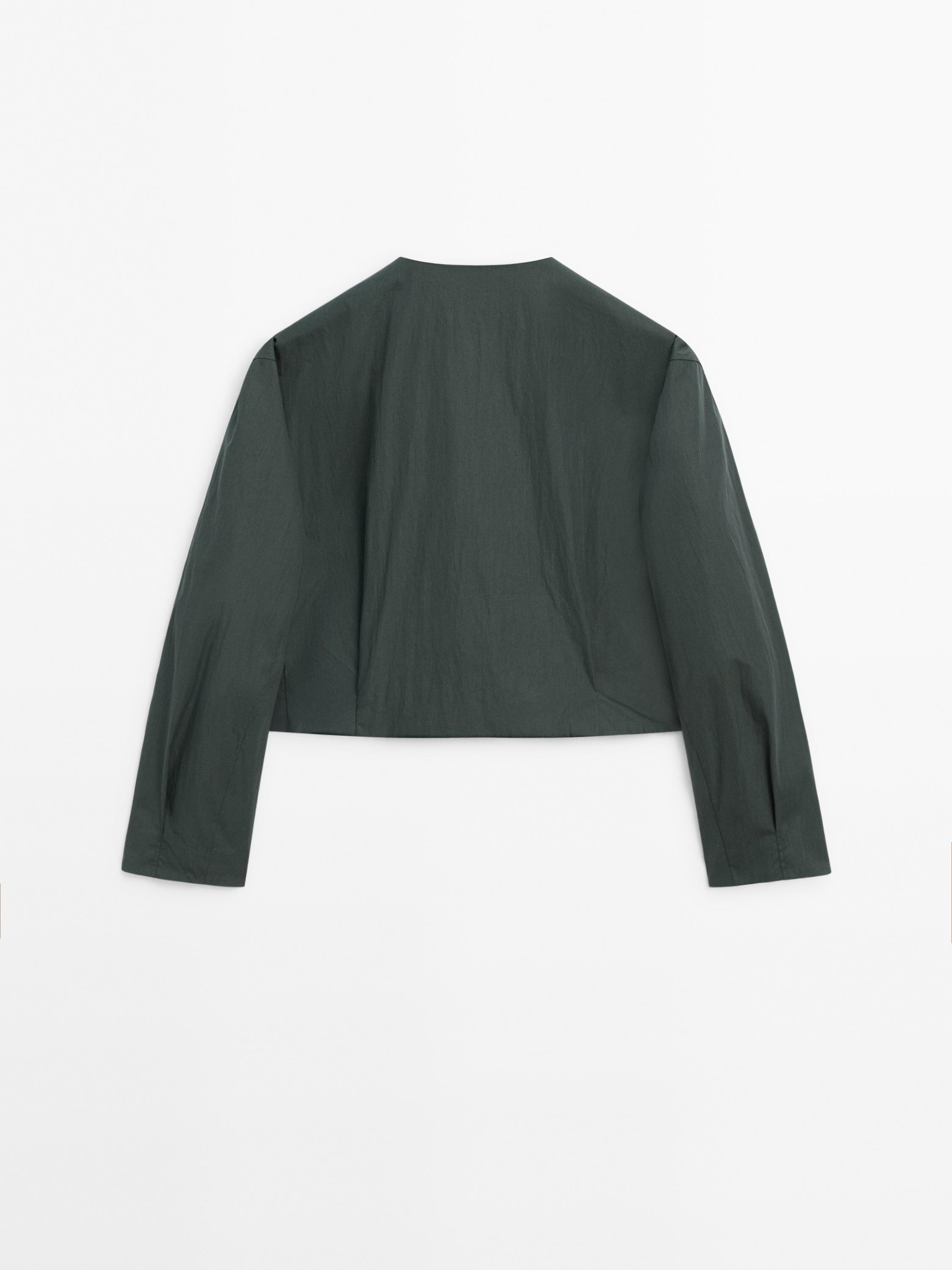 Voluminous flowing cropped jacket