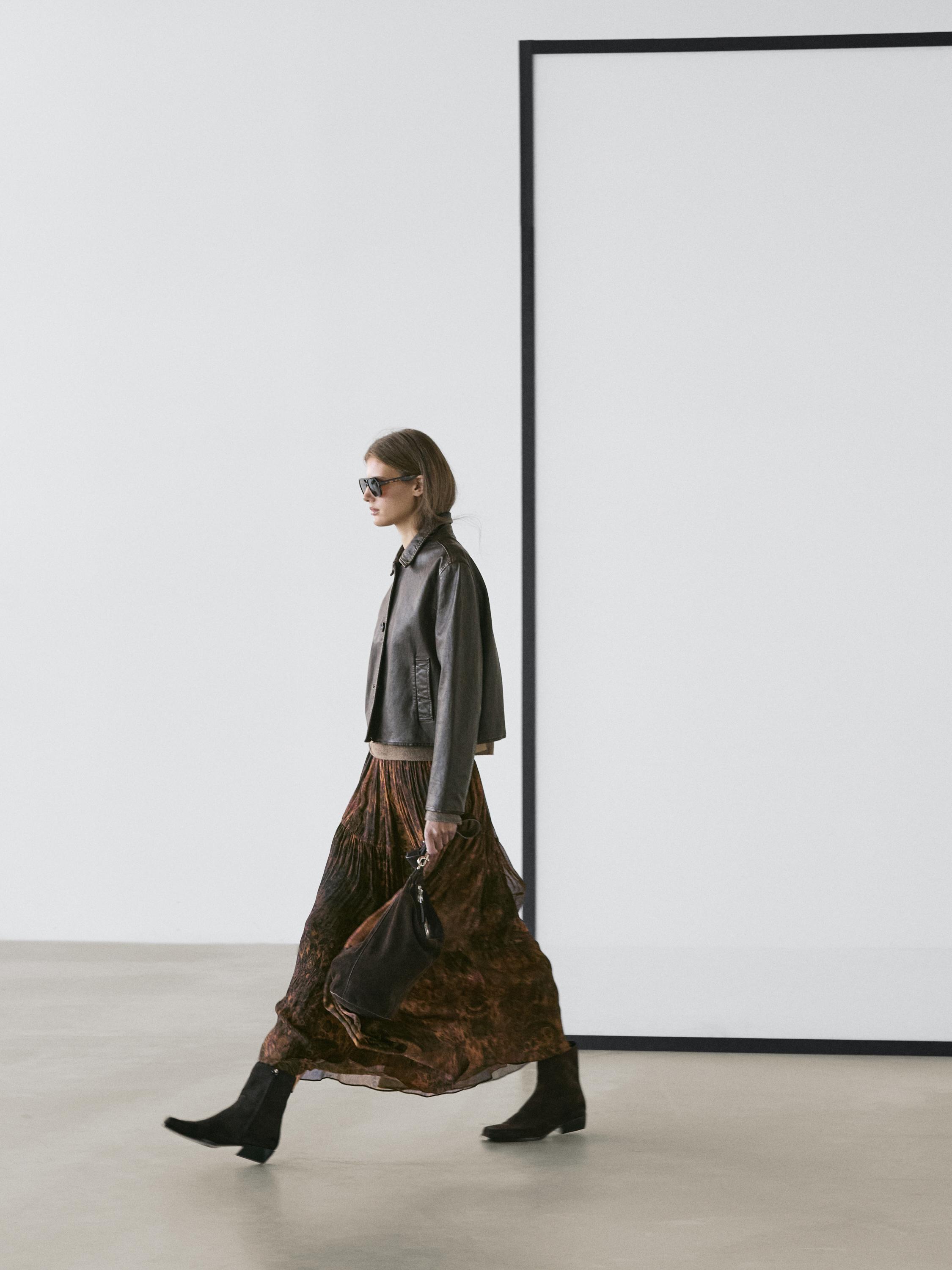 飄逸不對稱中長裙