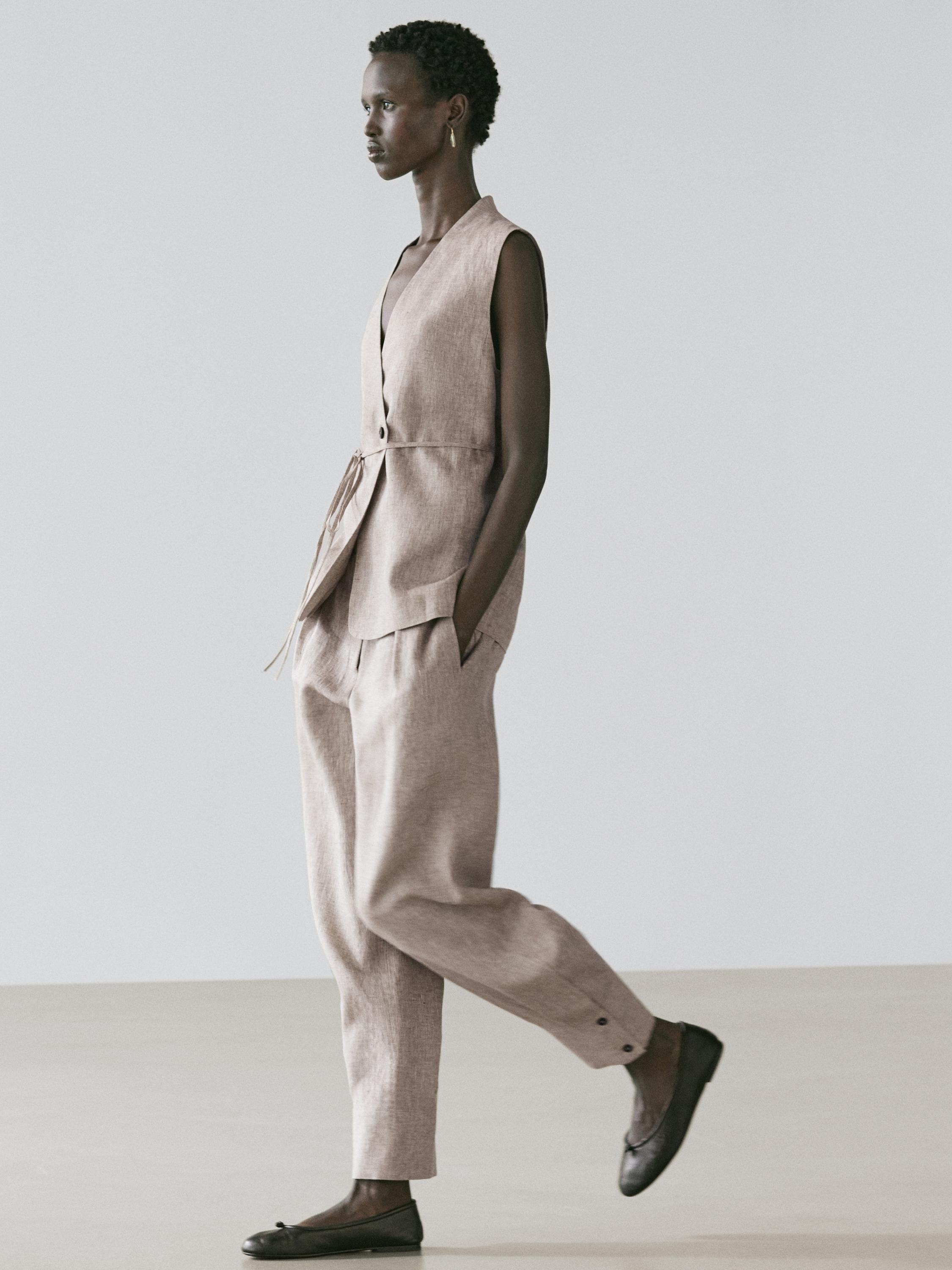 Double-breasted suit waistcoat — BEIGE