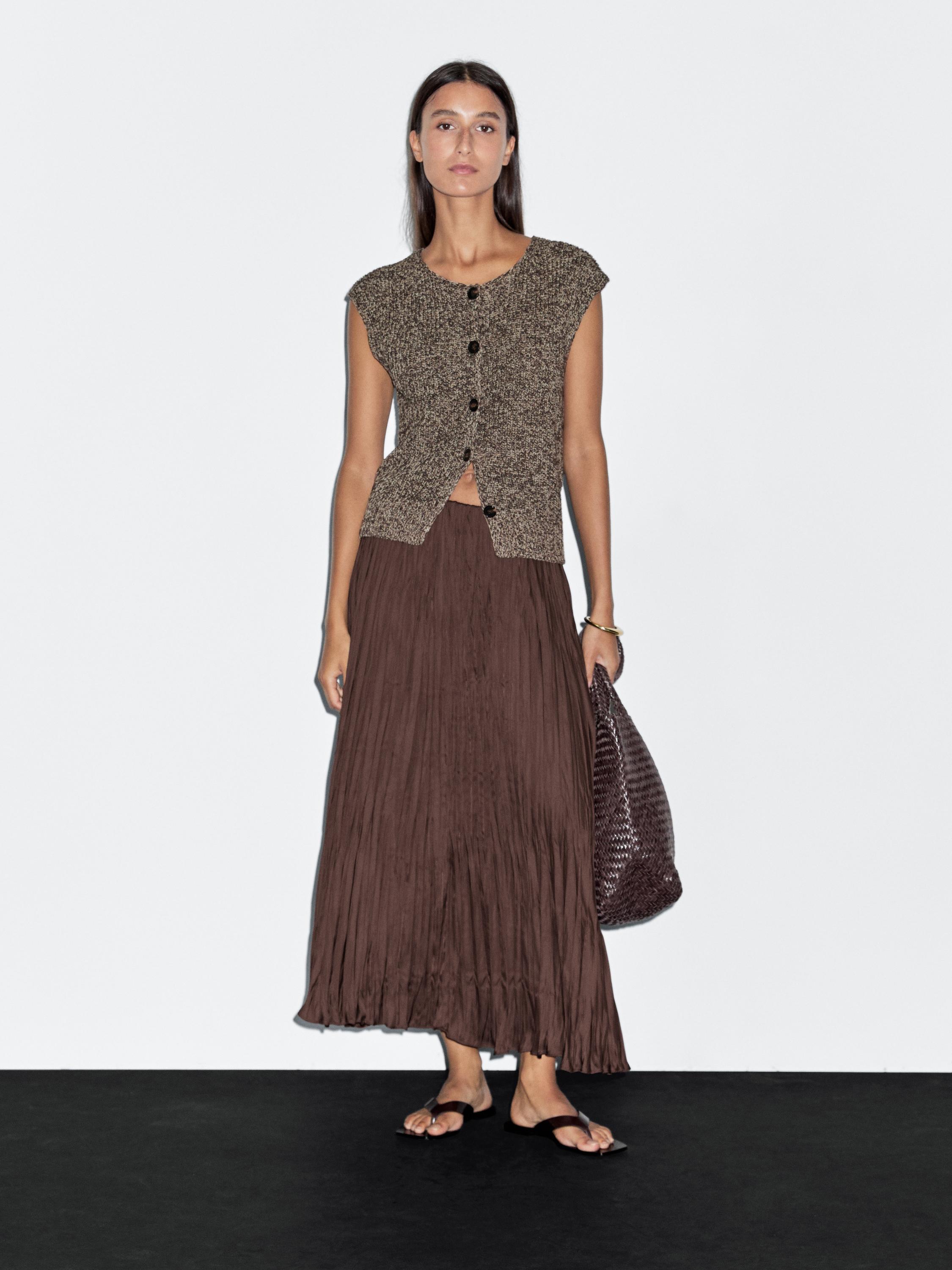 Rok pleated jatuh panjang