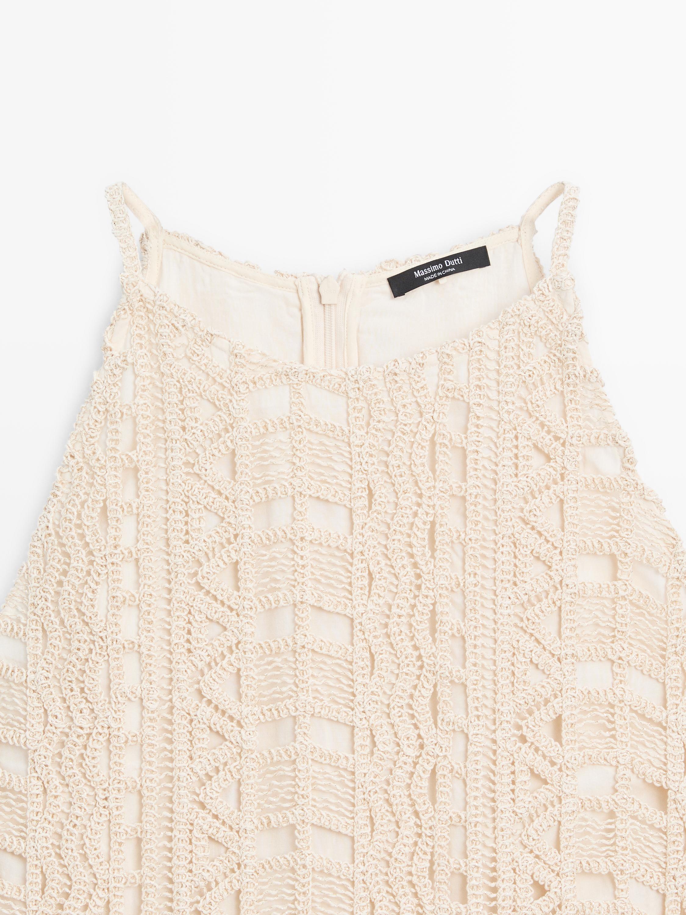 Vestido corto calado detalle metalizado