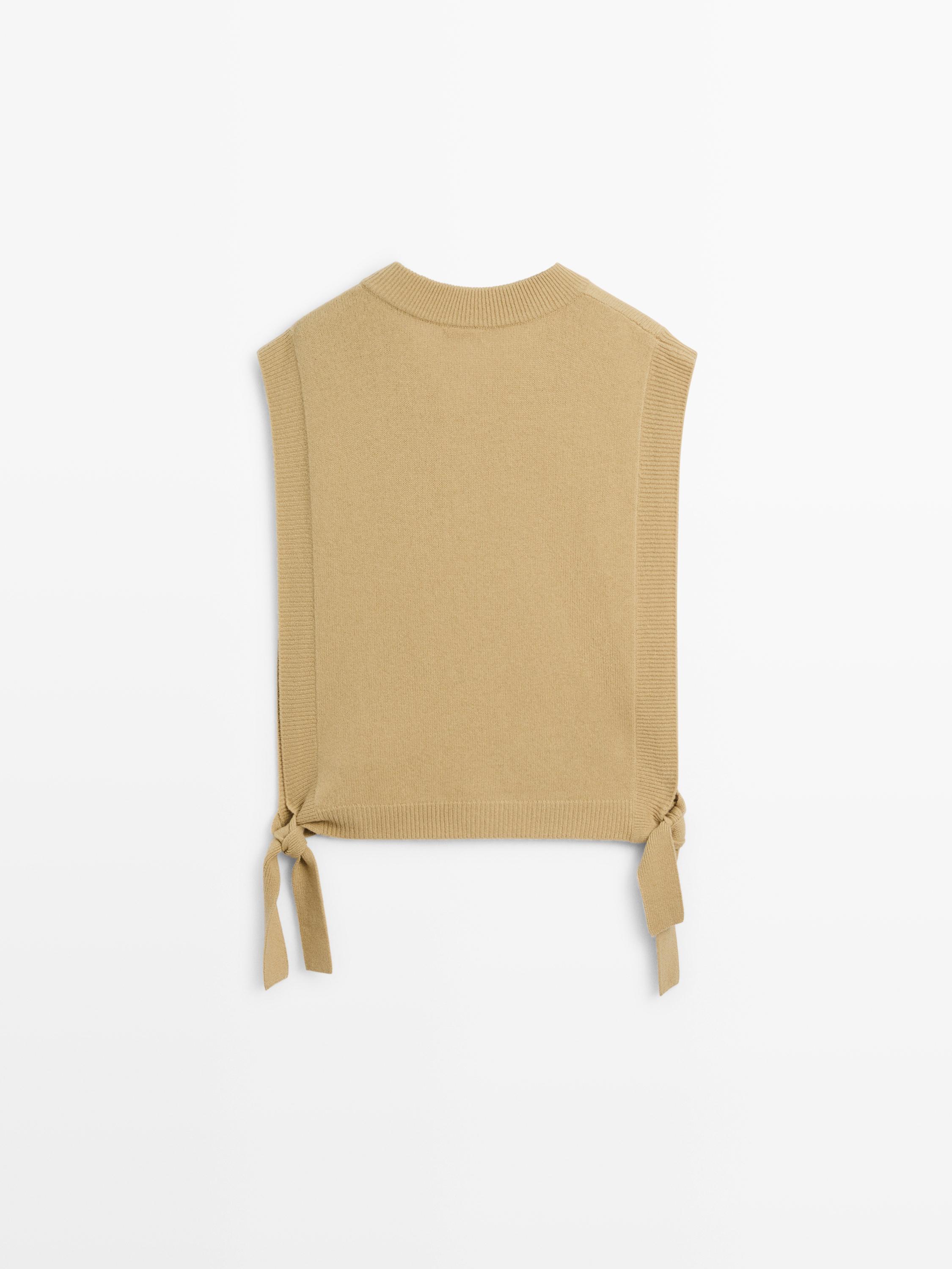 V-neck bib with tie details — GREEN